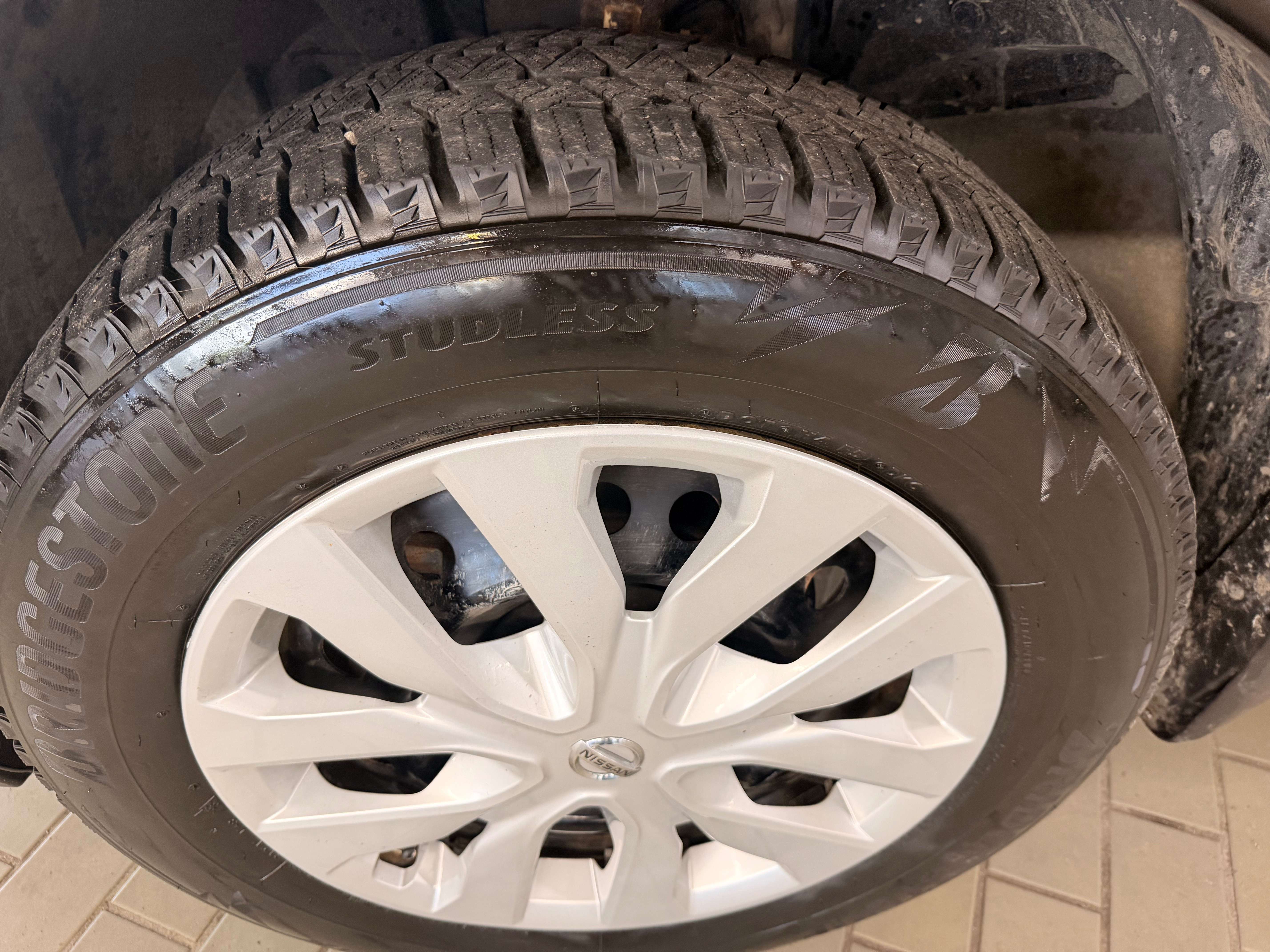 2019 Nissan Rogue SV - Image 11