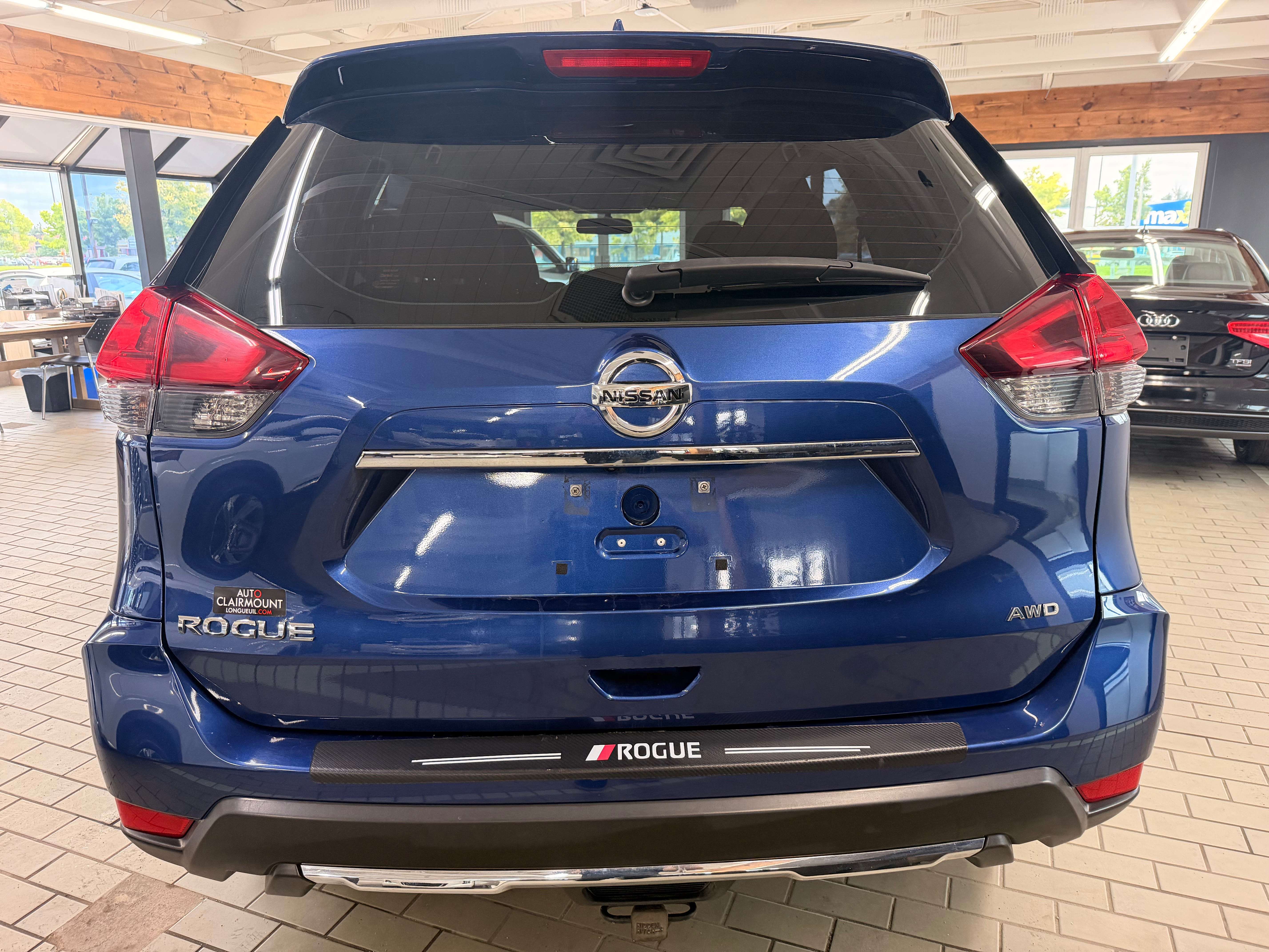 2019 Nissan Rogue SV - Image 4