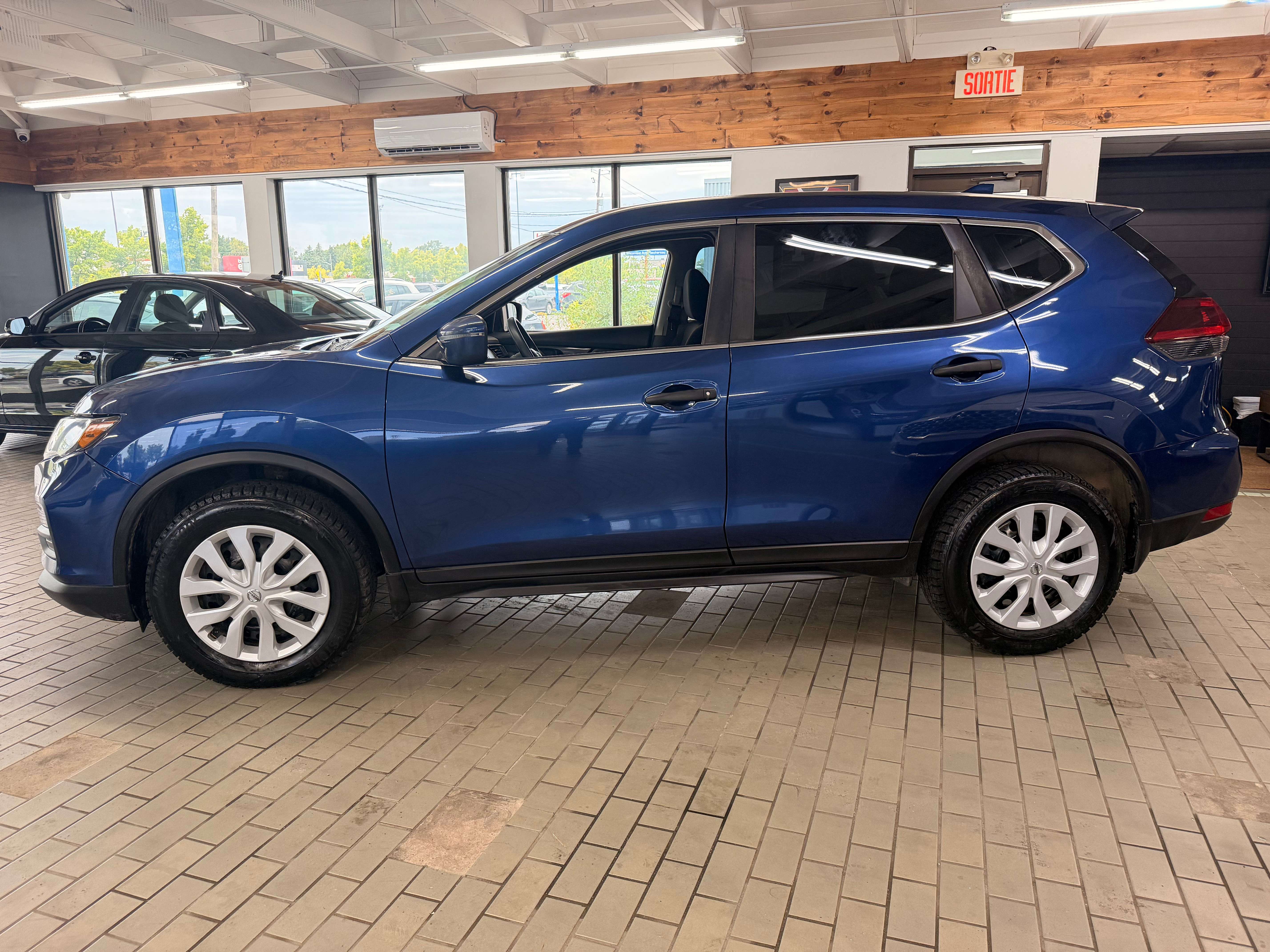 2019 Nissan Rogue SV - Image 2