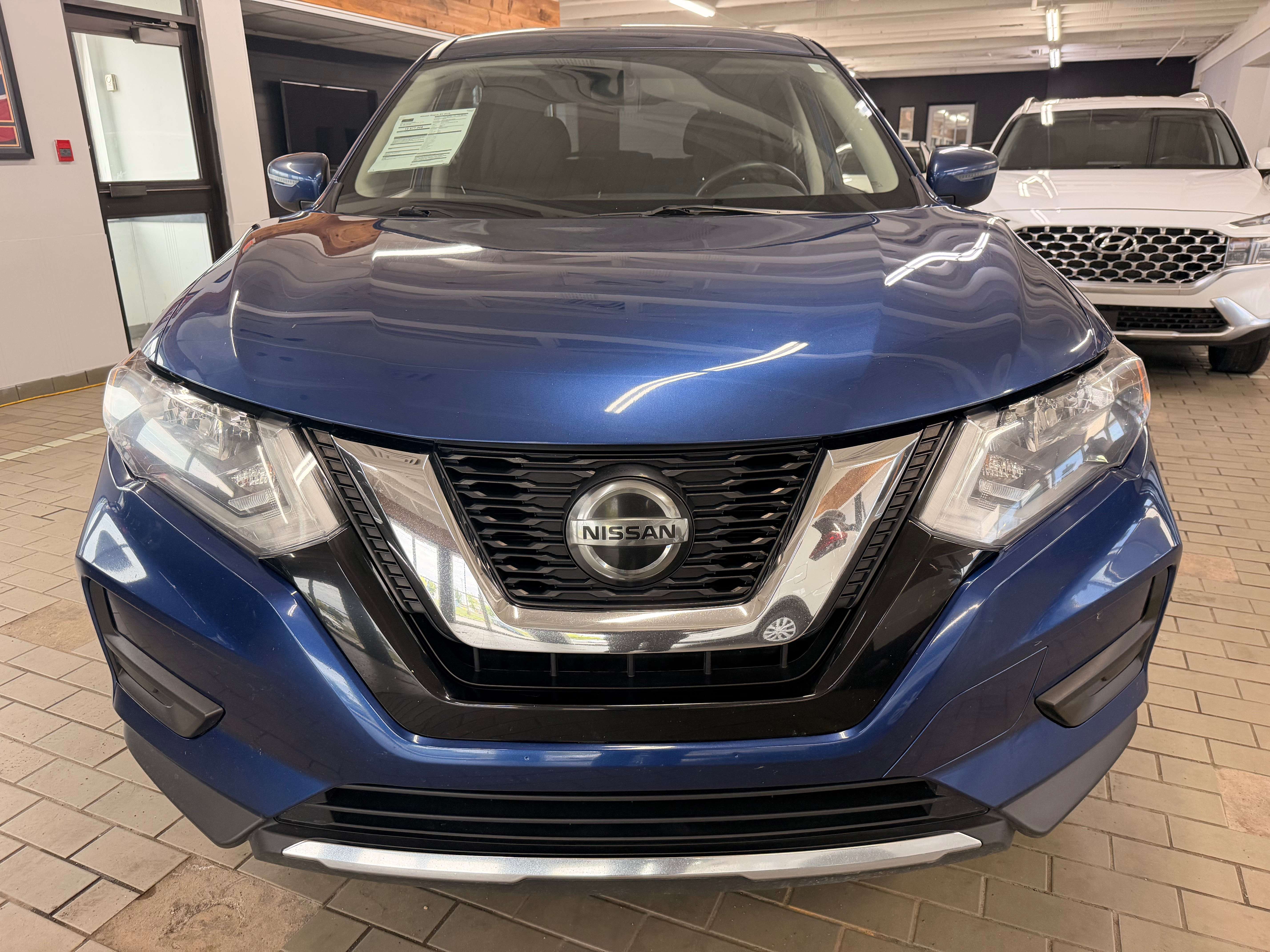 2019 Nissan Rogue SV - Image 10