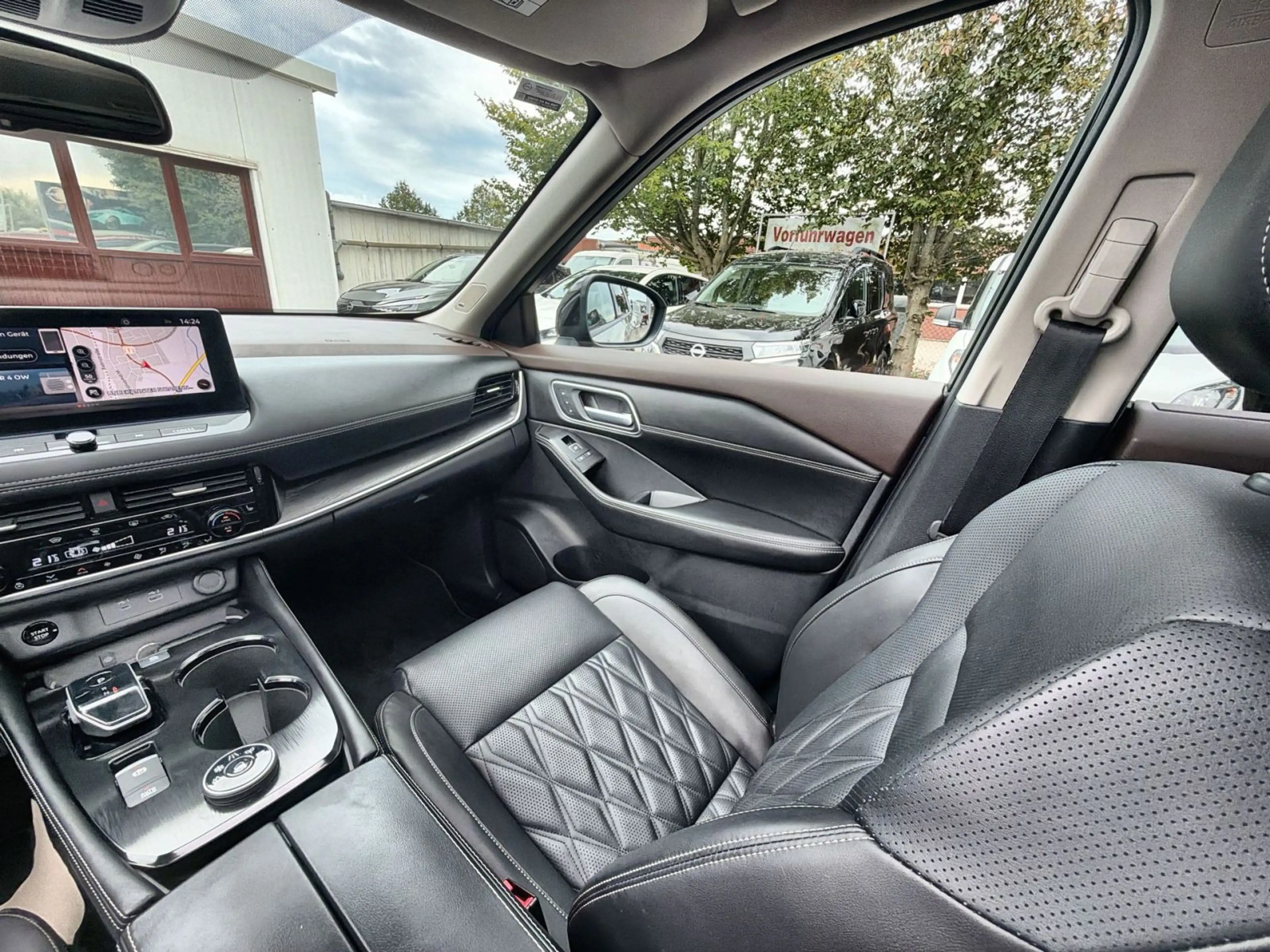 Nissan X-Trail 1.5 VC-T e-4orce Tekna+ *HeadUp*Leder* — photo 11