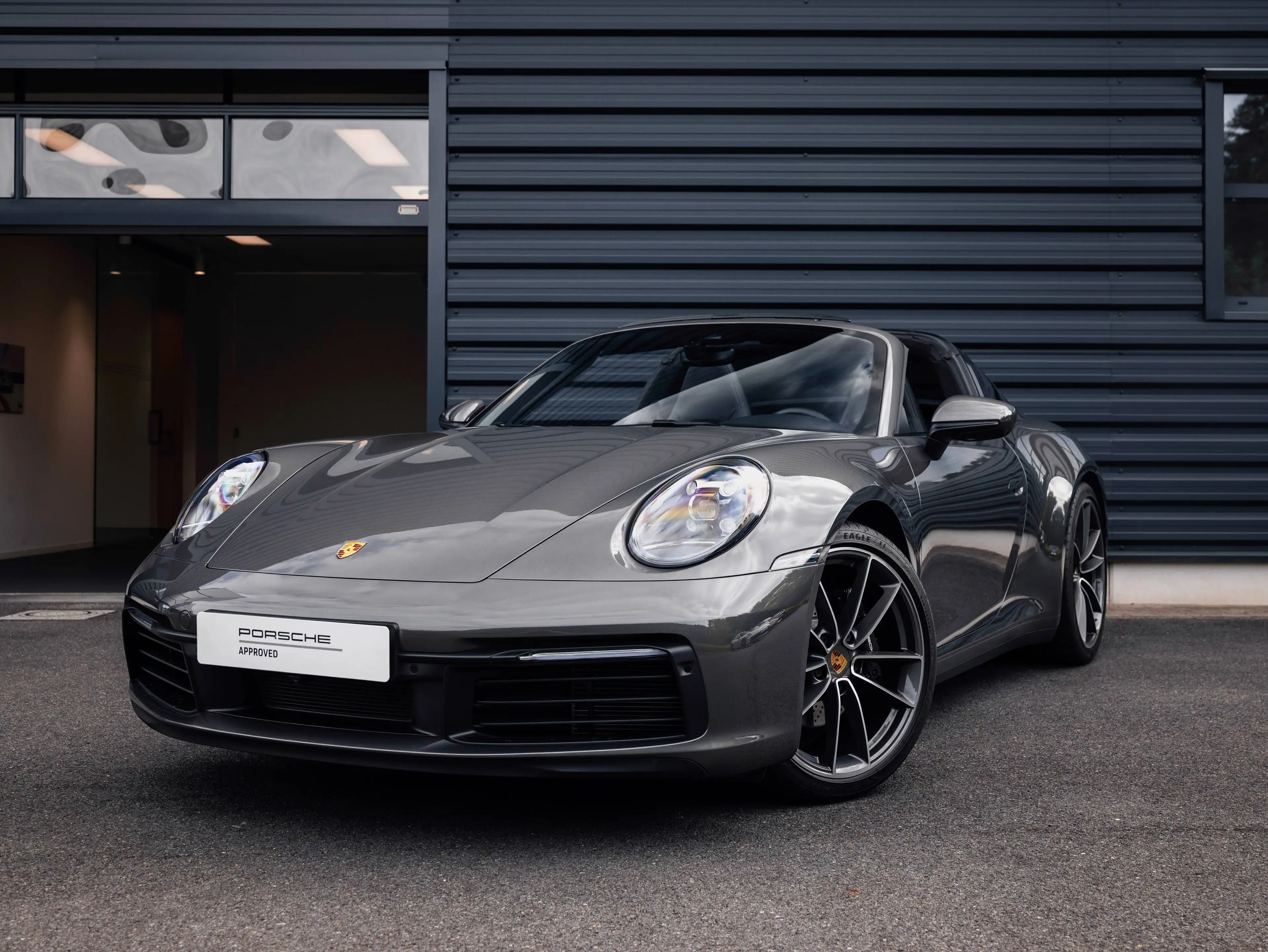 Porsche 911 992 Targa 4 | Approved — photo 2