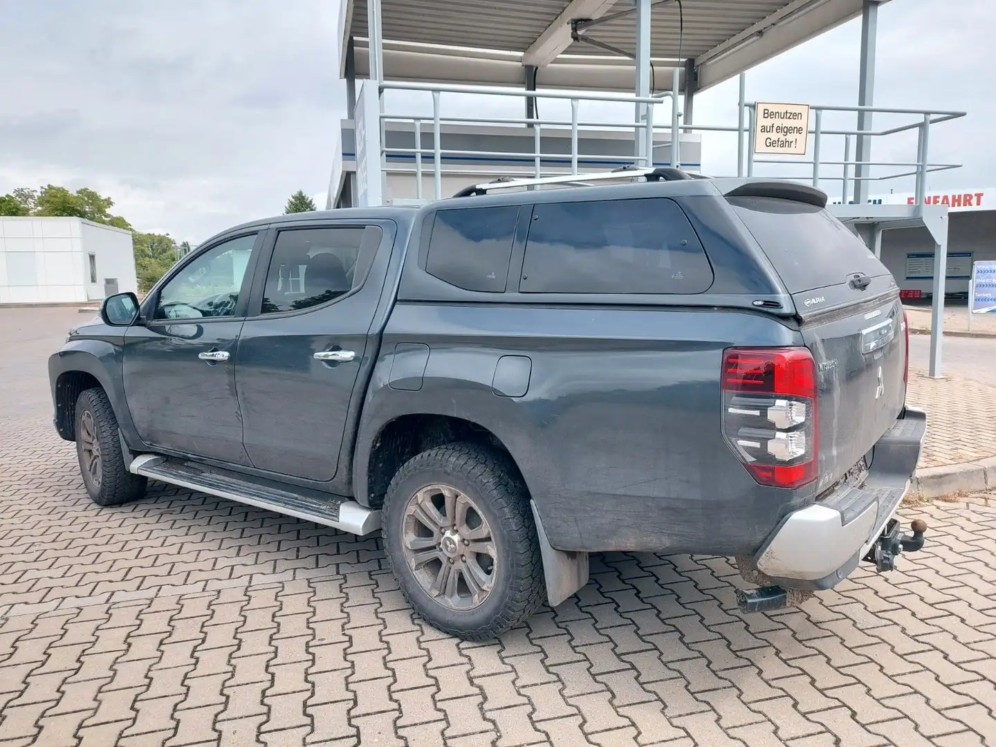 Mitsubishi L200 Basis Doppelkabine 4WD LED LEDER NAVI ACC Grau - 2