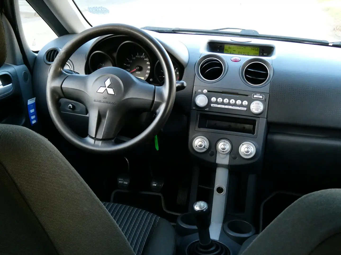 Mitsubishi Colt 1.3 Invite+ 95pk 4-Cilinder Airco Degelijke Jap Yo Grijs - 2