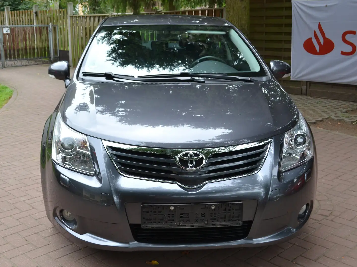 Toyota Avensis Sol 1,8 Lim.,Xenon, Temp., Navi., SHZ, 1. Besitz! Grau - 2