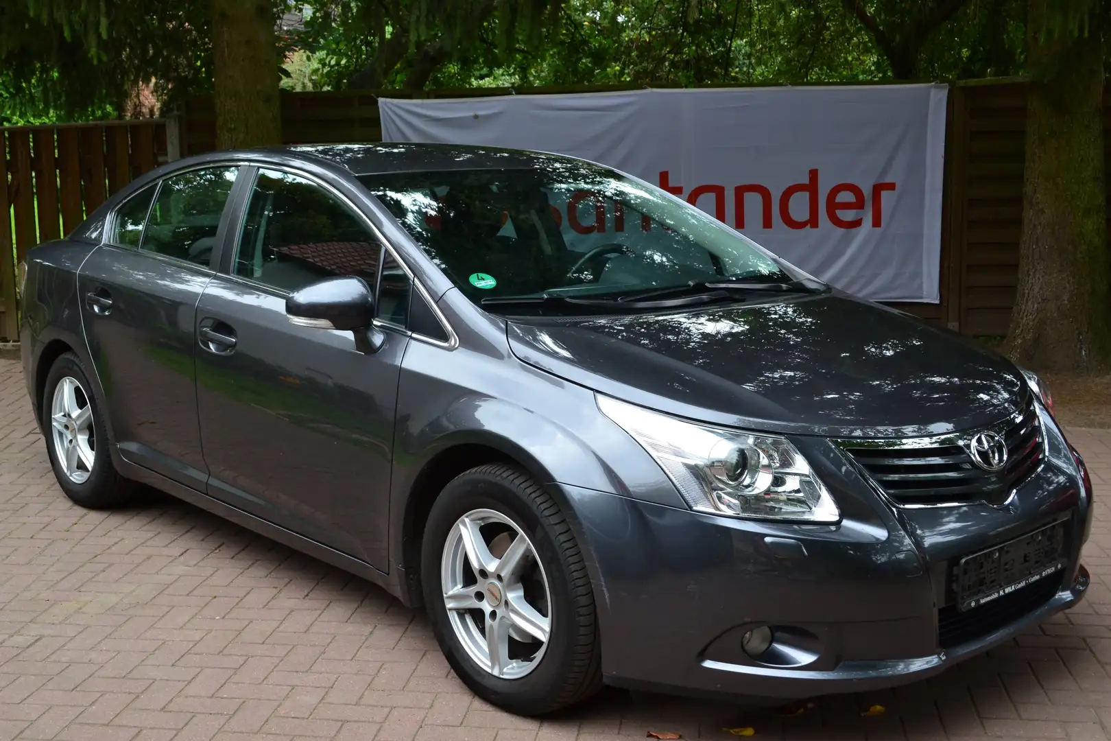 Toyota Avensis Sol 1,8 Lim.,Xenon, Temp., Navi., SHZ, 1. Besitz! Grau - 1