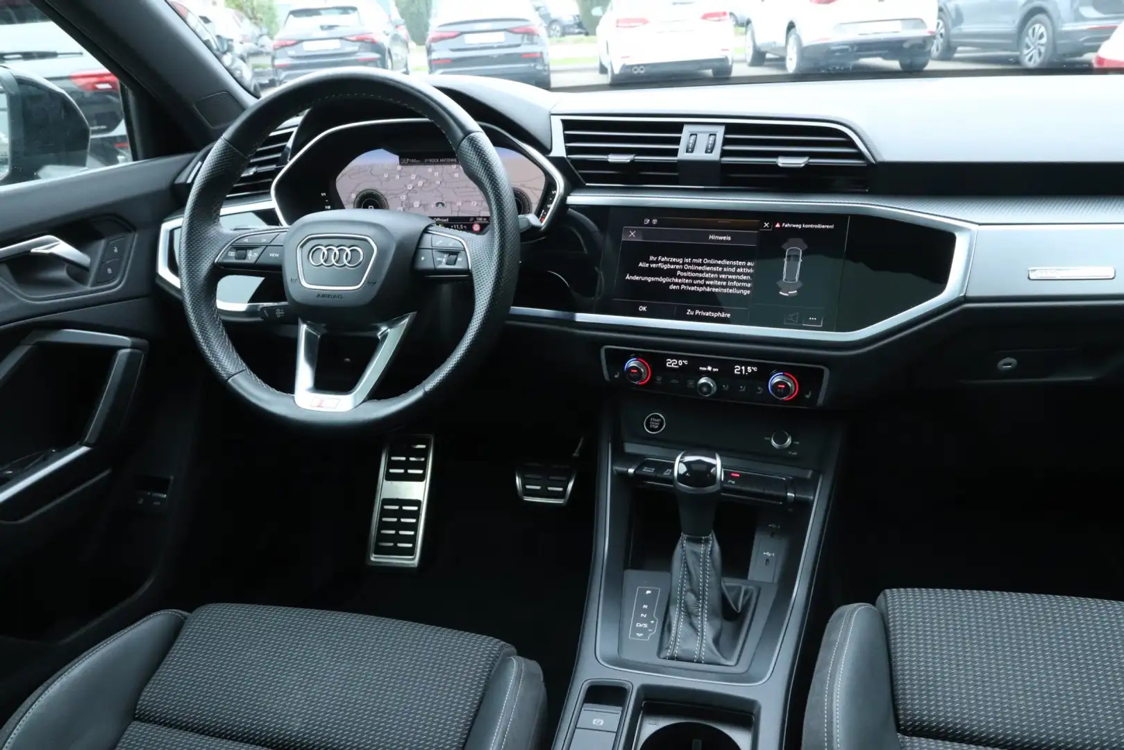 Audi Q3 1.4 TFSIe S-line PANO*MATRIX*SHZ*NAVI Schwarz - 2