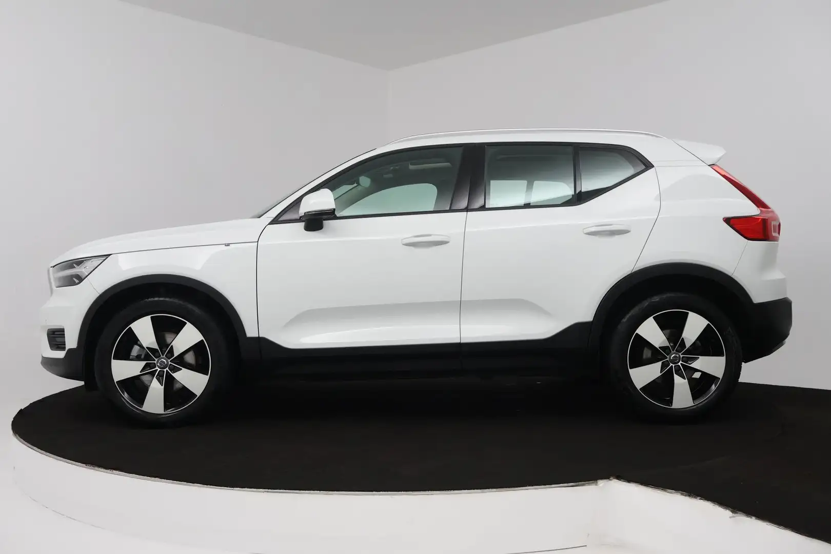 Volvo XC40 2.0 T4 Momentum (PANORAMADAK, DIGITALE COCKPIT, CA Blanc - 2