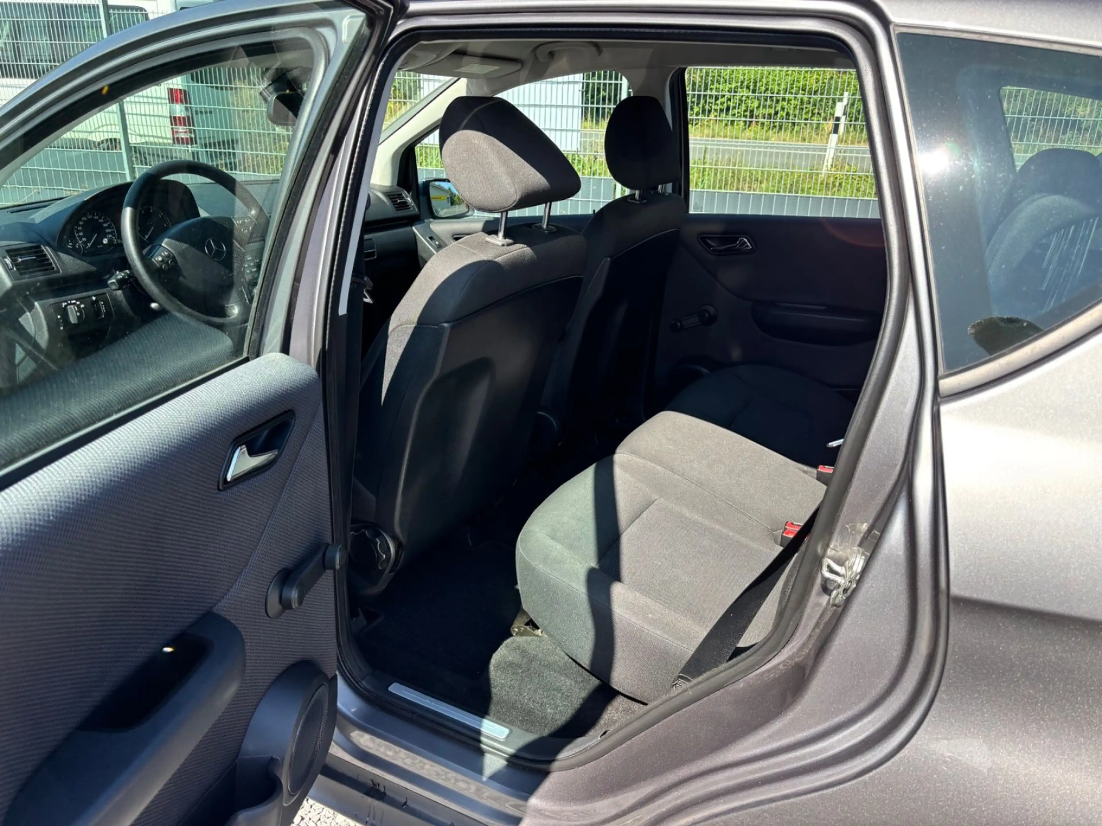 Mercedes-Benz A 180 *Automatik*Navigation* — photo 12