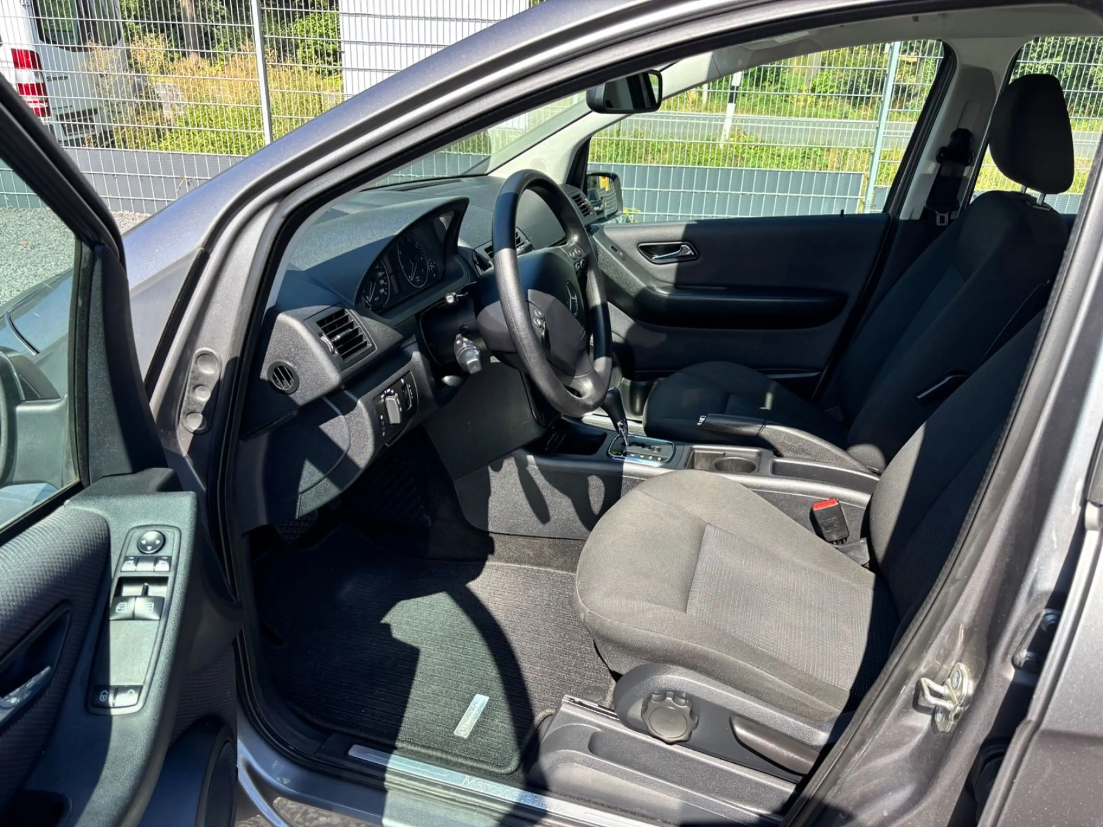 Mercedes-Benz A 180 *Automatik*Navigation* — photo 9