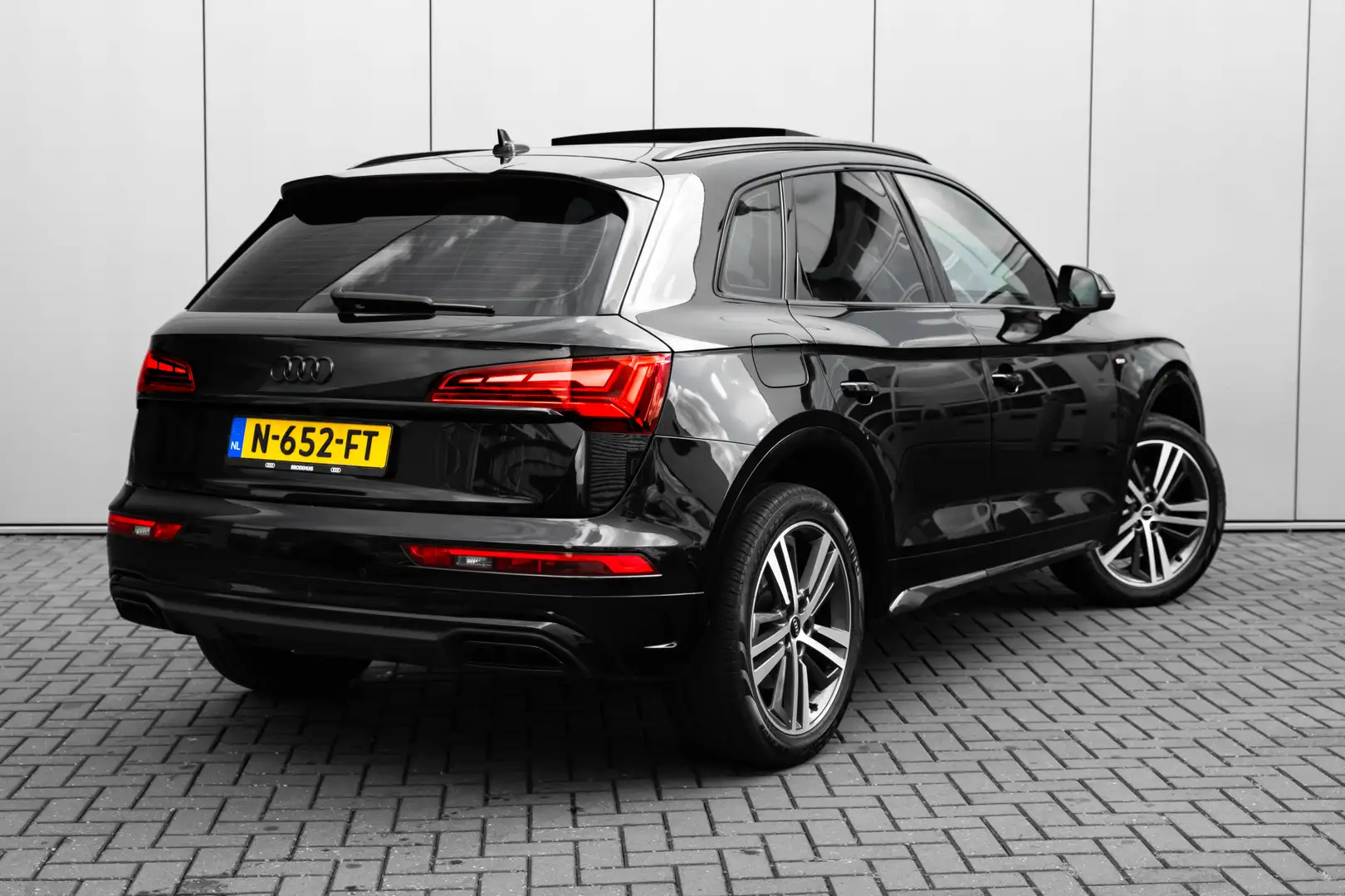 Audi Q5 50 TFSI e S edition Trekhaak | Panorama Dak | Matr Zwart - 2