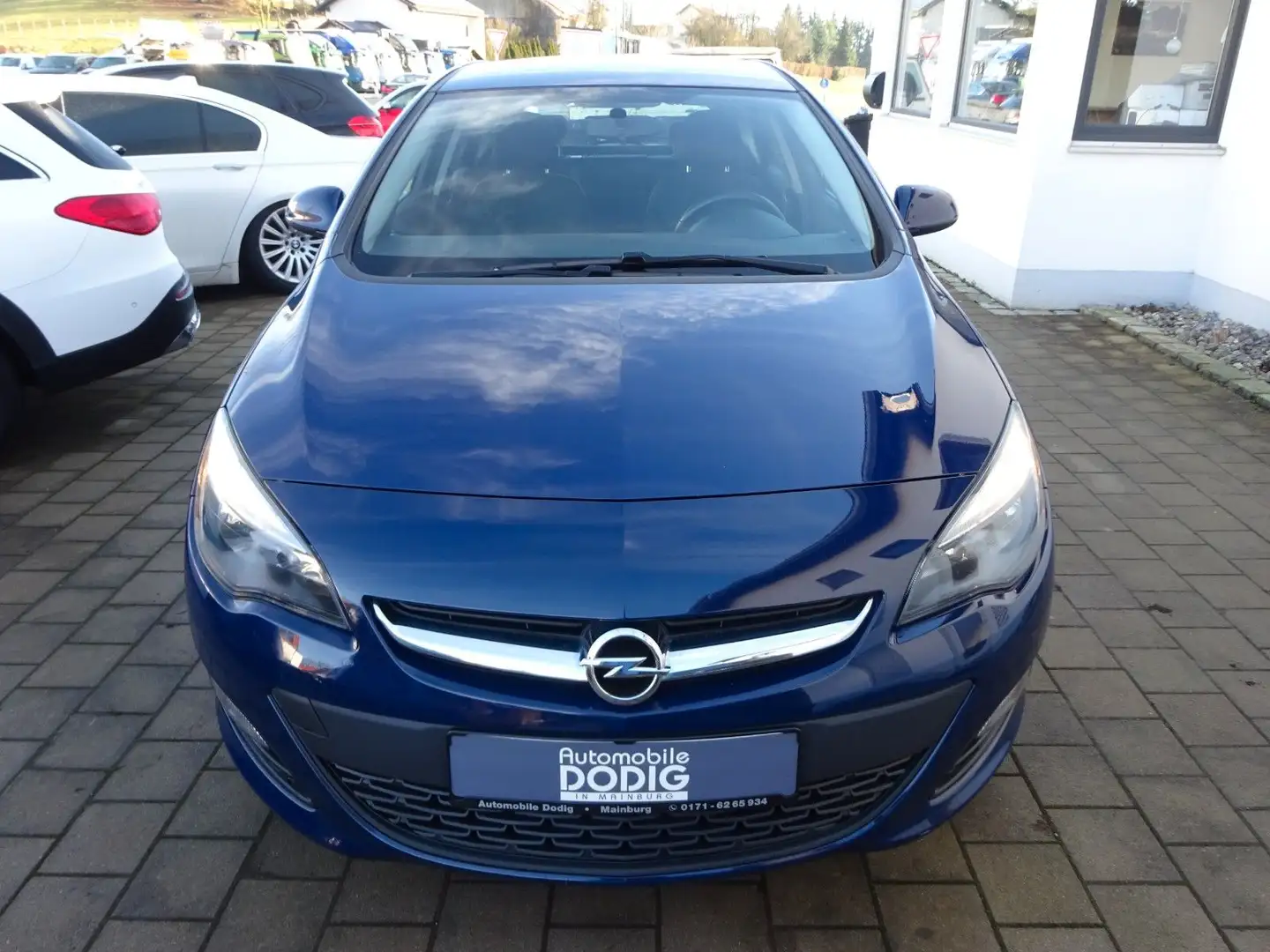 Opel Astra J Lim. 5-trg. /Automatik Blau - 1