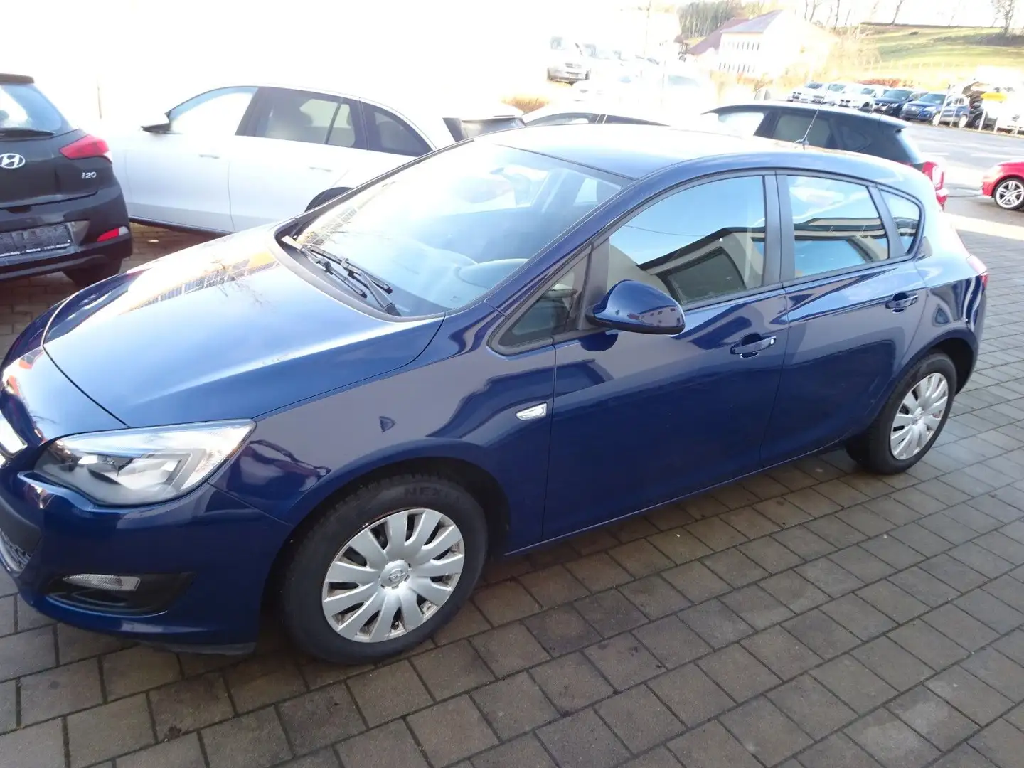 Opel Astra J Lim. 5-trg. /Automatik Blau - 2