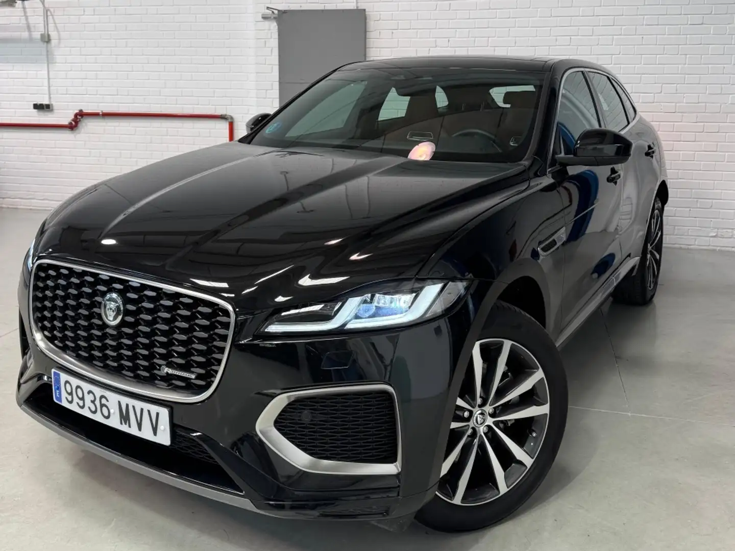 Jaguar F-Pace 2.0D l4 MHEV R-Dynamic S Aut. AWD 204 Noir - 1