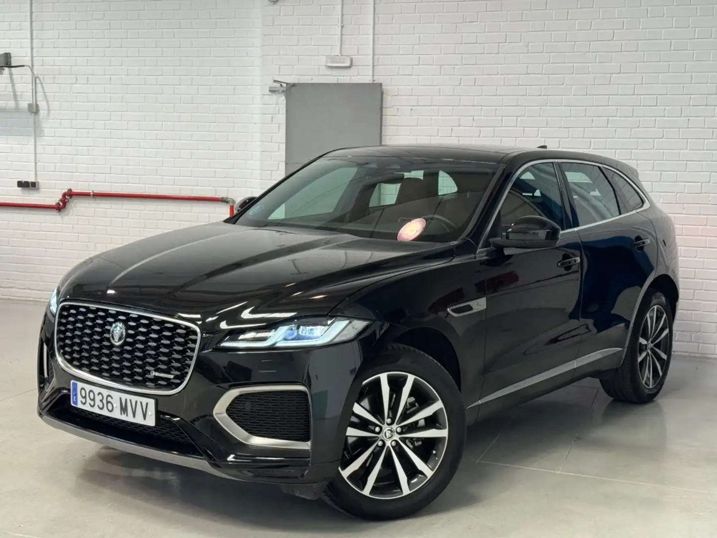 Jaguar F-Pace 2.0D l4 MHEV R-Dynamic S Aut. AWD 204 Noir - 2