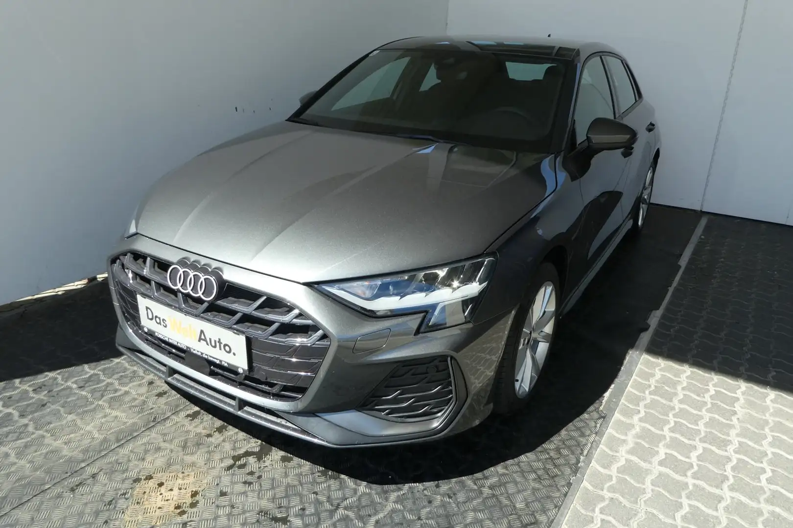 Audi A3 35 TFSI S line Grau - 1