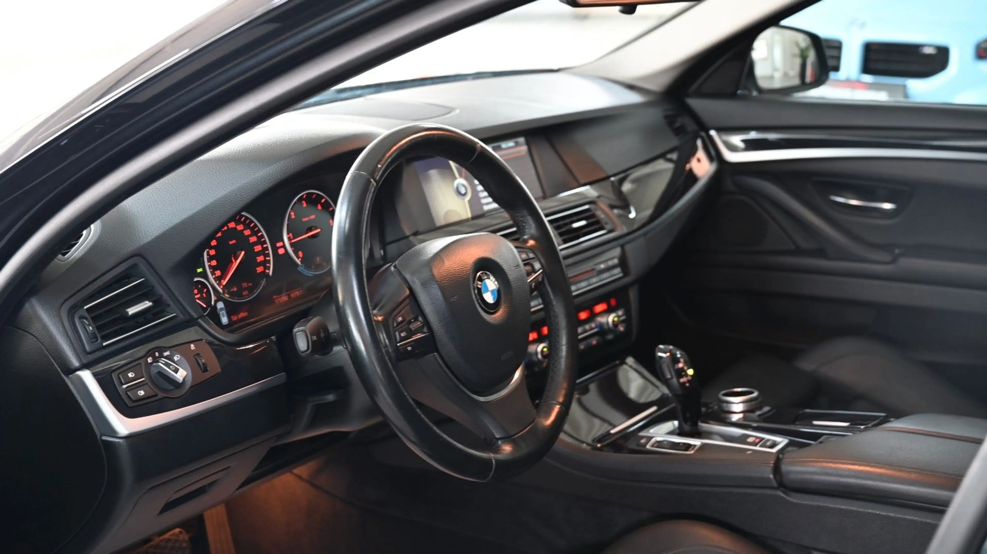 BMW 525 5 Touring 525 d *LEDER*NAVI*M-PAKET*SPORT — photo 12