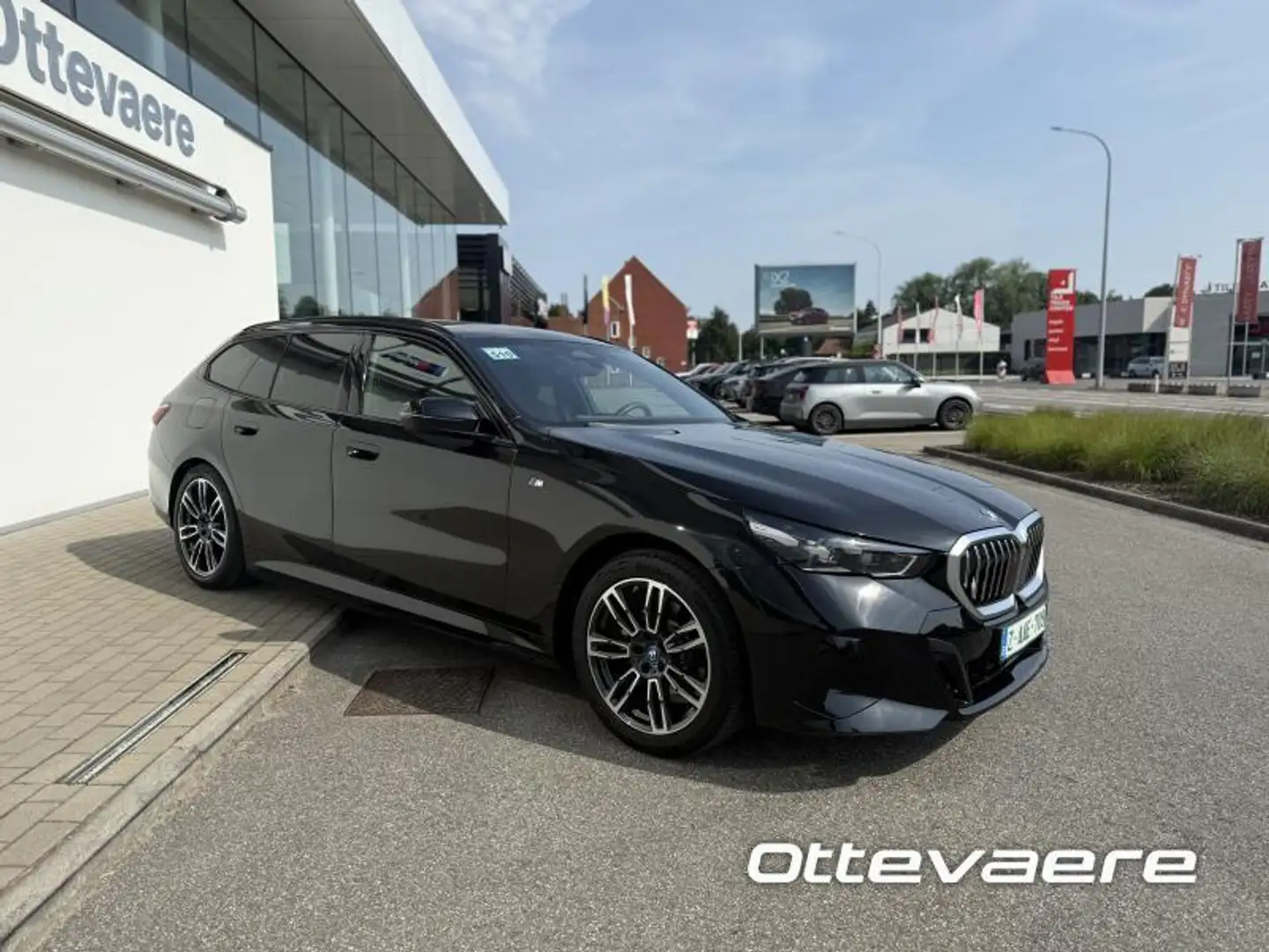 BMW 530 Tourng Zwart - 2