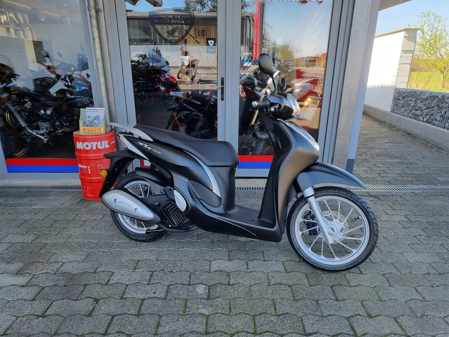 Honda SH 125 Zwart - 1
