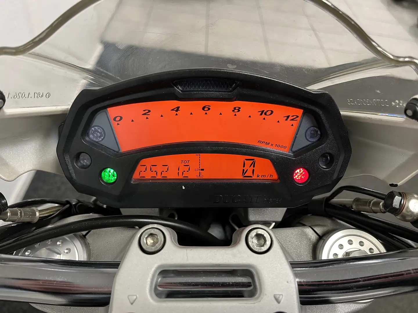 Ducati M 696 Wit - 2