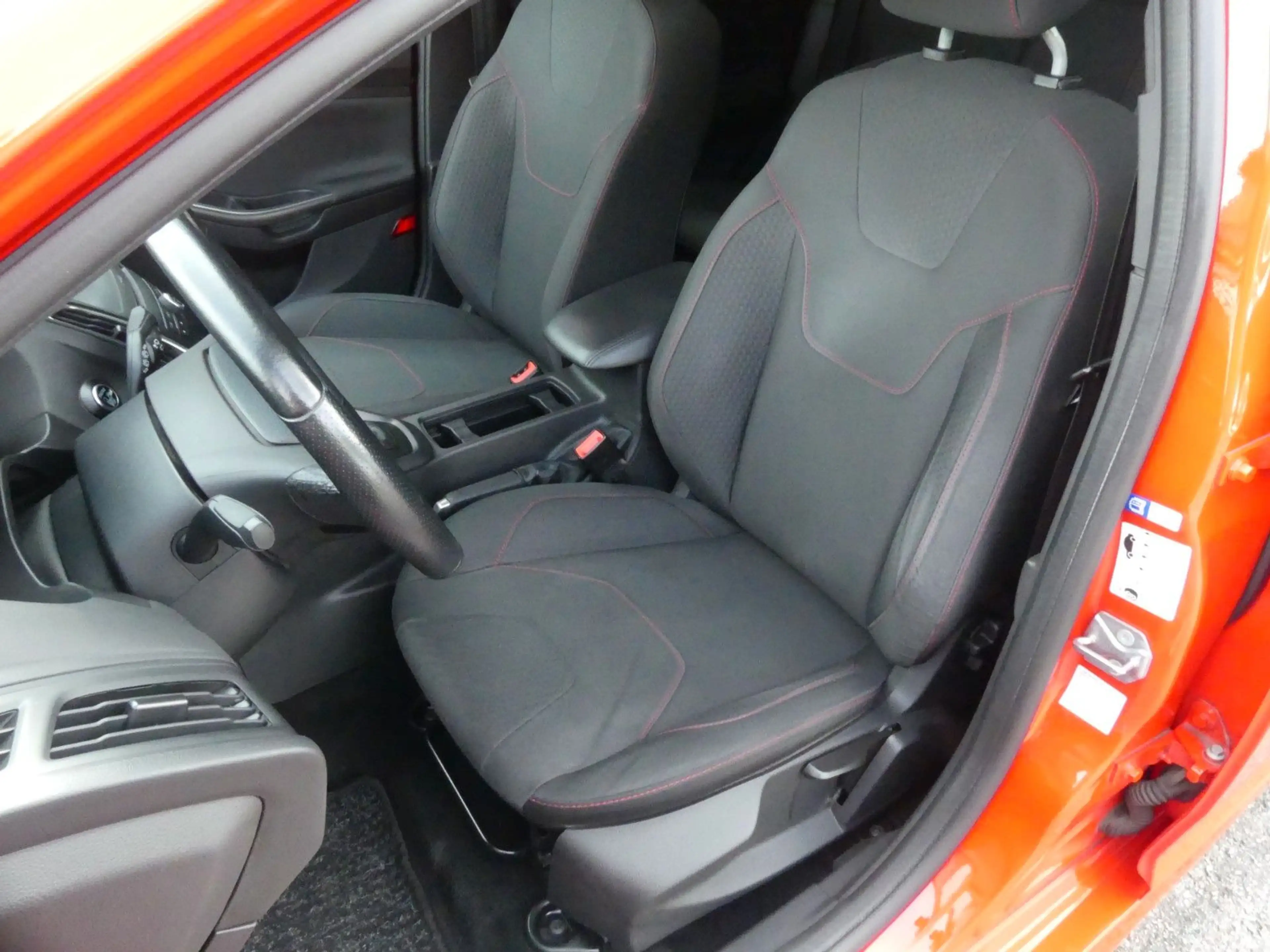 Ford Focus Turnier ST-Line — photo 9