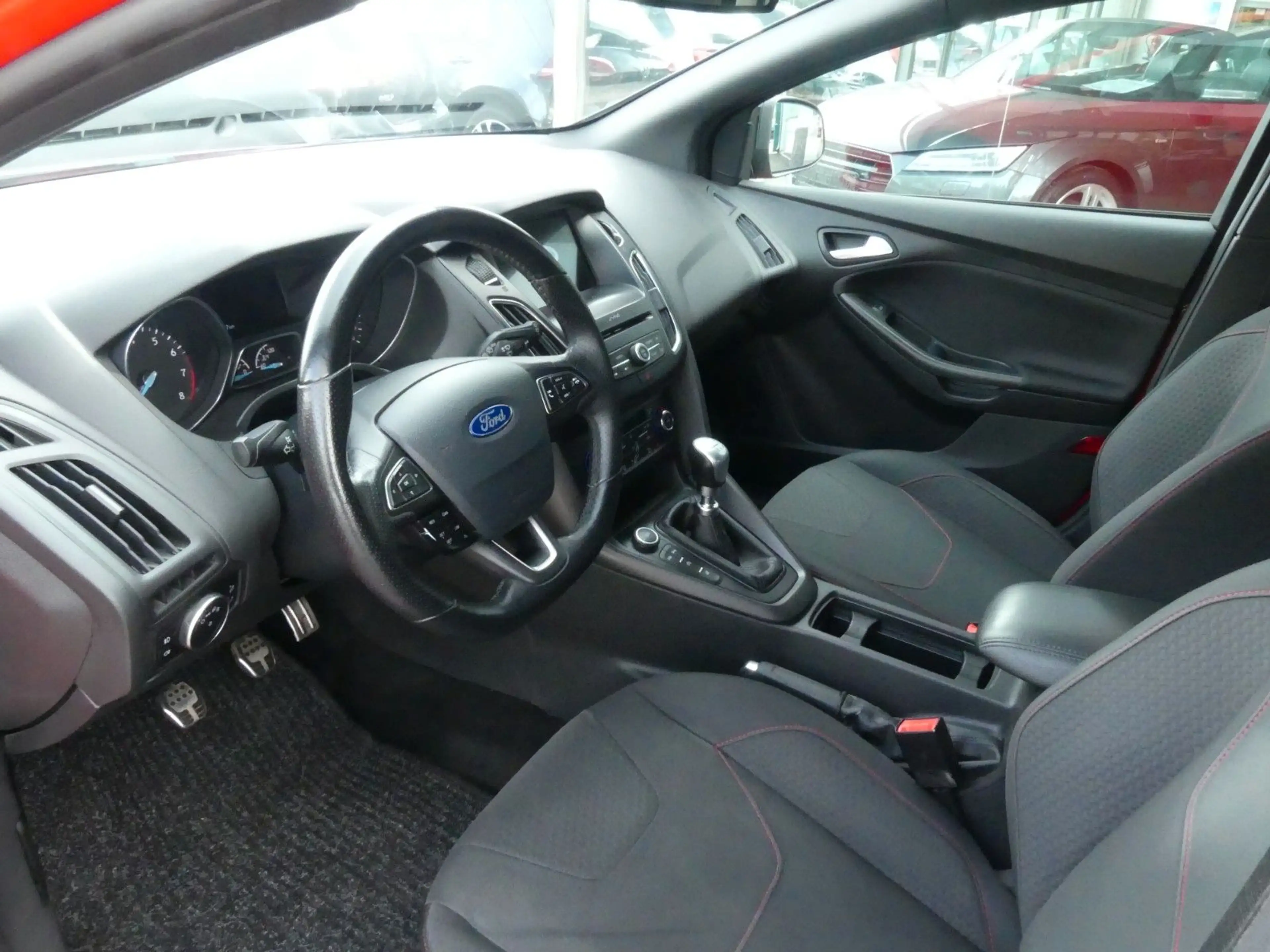 Ford Focus Turnier ST-Line — photo 8