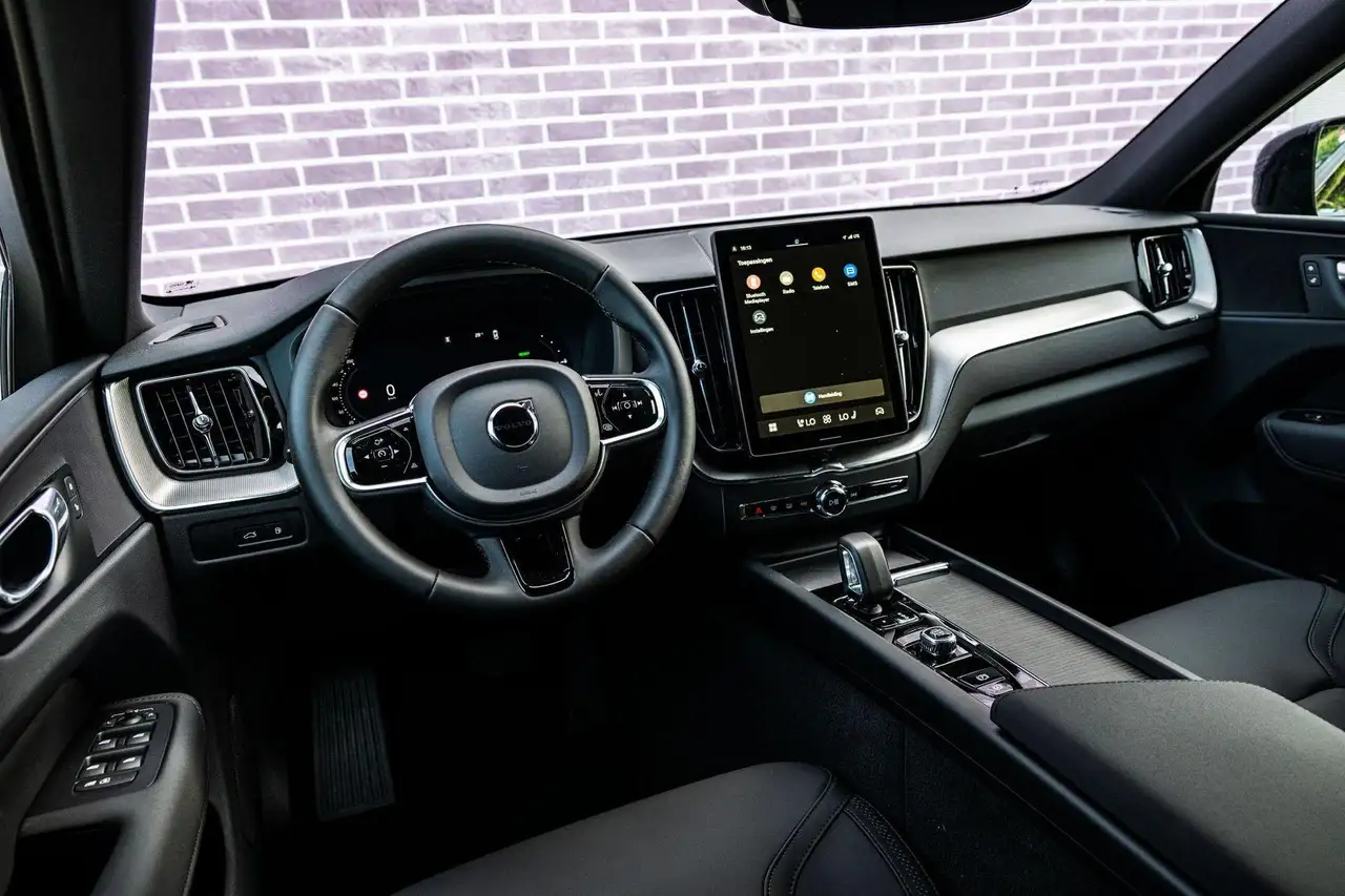 Volvo XC60 2026 — фото 10