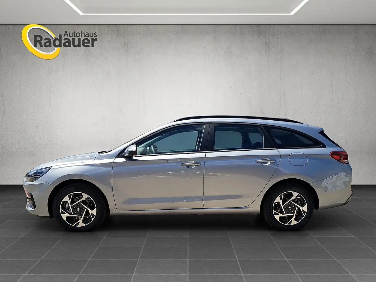 Hyundai i30 Kombi 1,0 TGDI Go! Silber - 2