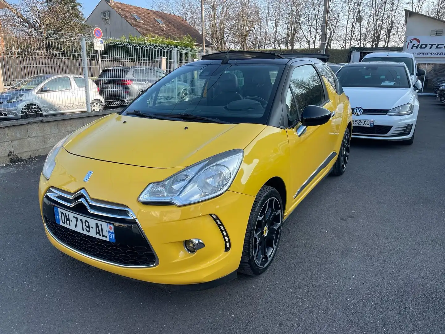 Citroen DS3 DS3 PureTech 110 S\u0026amp;S So Chic Jaune - 1