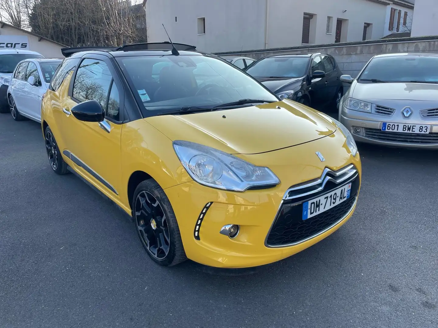 Citroen DS3 DS3 PureTech 110 S\u0026amp;S So Chic Jaune - 2