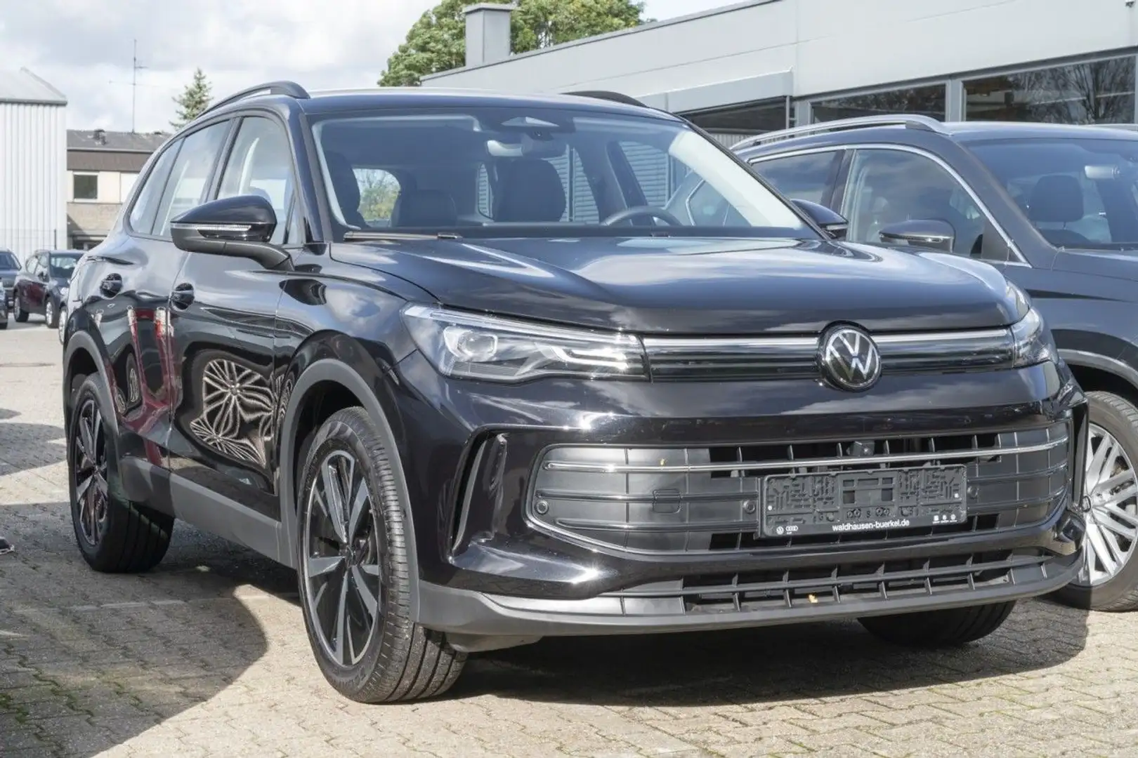 Volkswagen Tiguan 1.5 eTSI DSG Life Klima Navi Schwarz - 2
