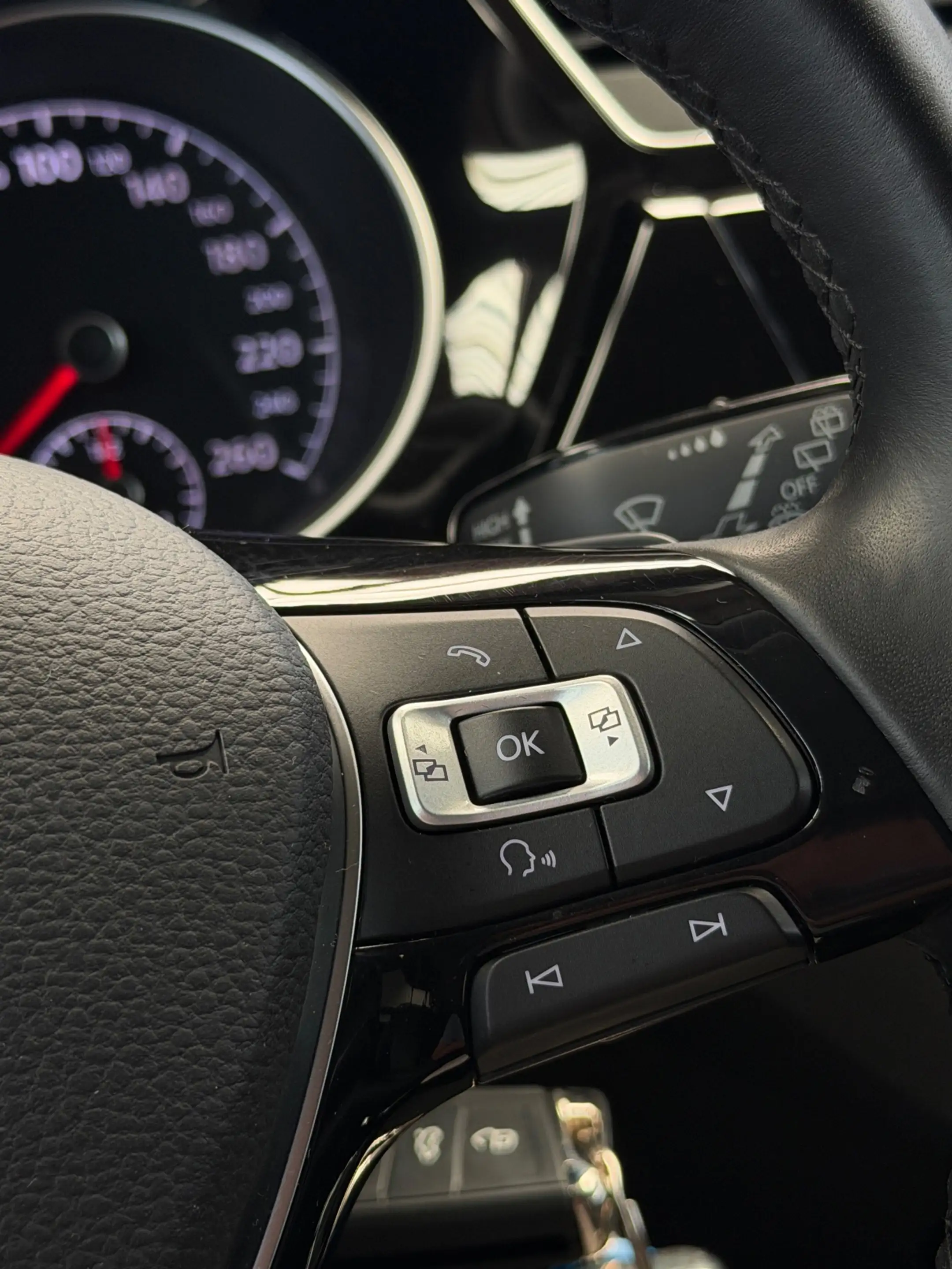 Volkswagen Touran 1.4 TSI R-Line 5p CarPlay Trekhaak — photo 18
