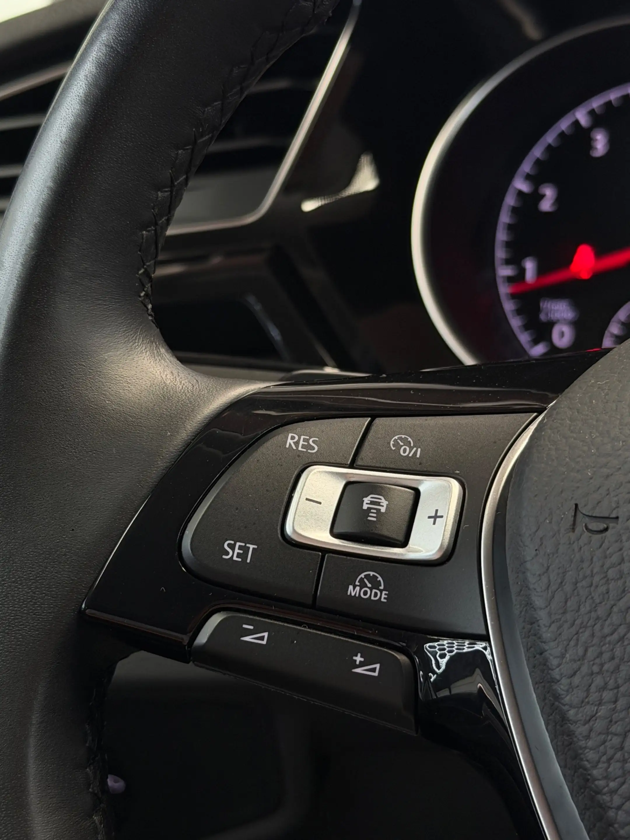 Volkswagen Touran 1.4 TSI R-Line 5p CarPlay Trekhaak — photo 17