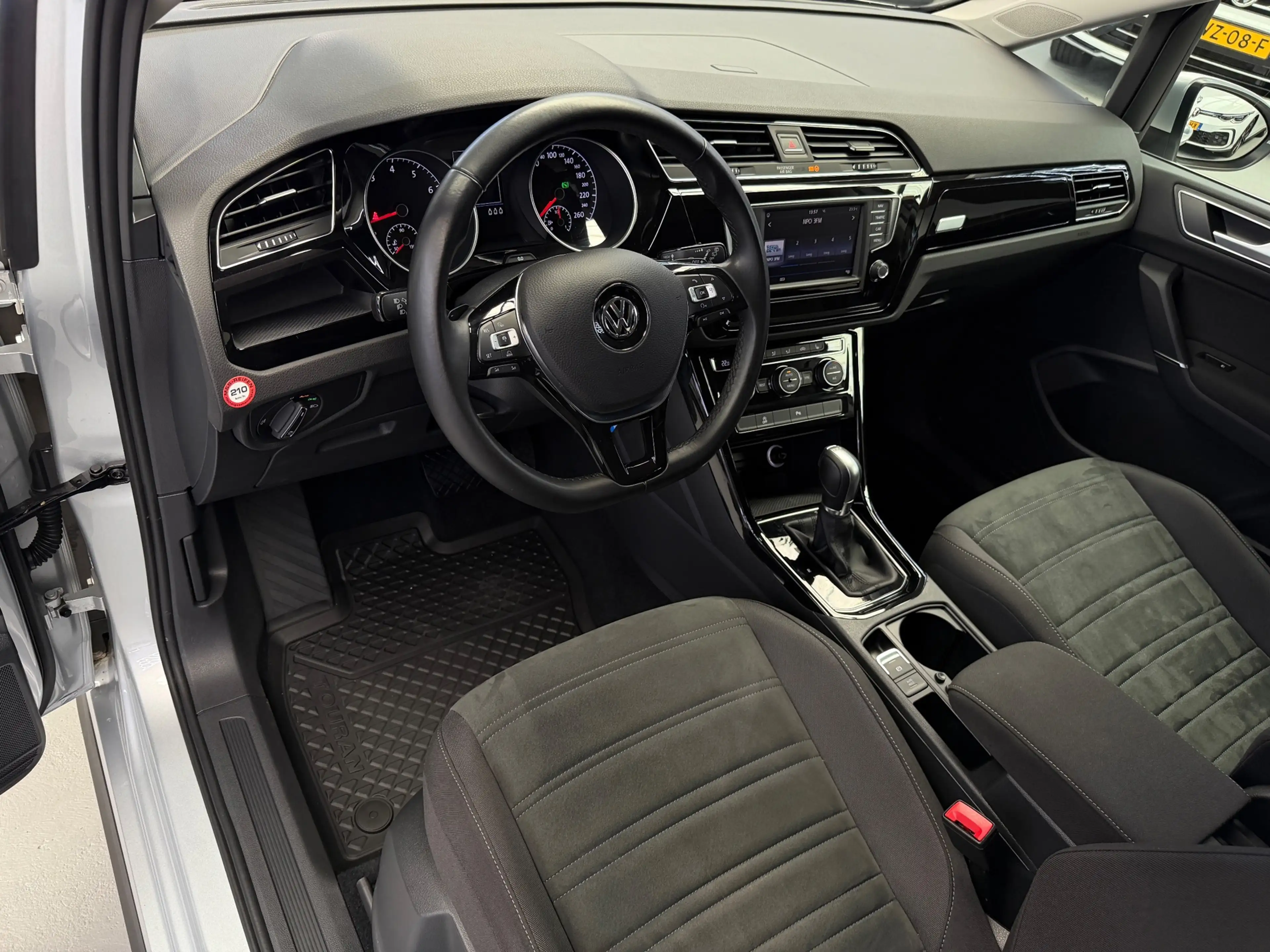 Volkswagen Touran 1.4 TSI R-Line 5p CarPlay Trekhaak — photo 3
