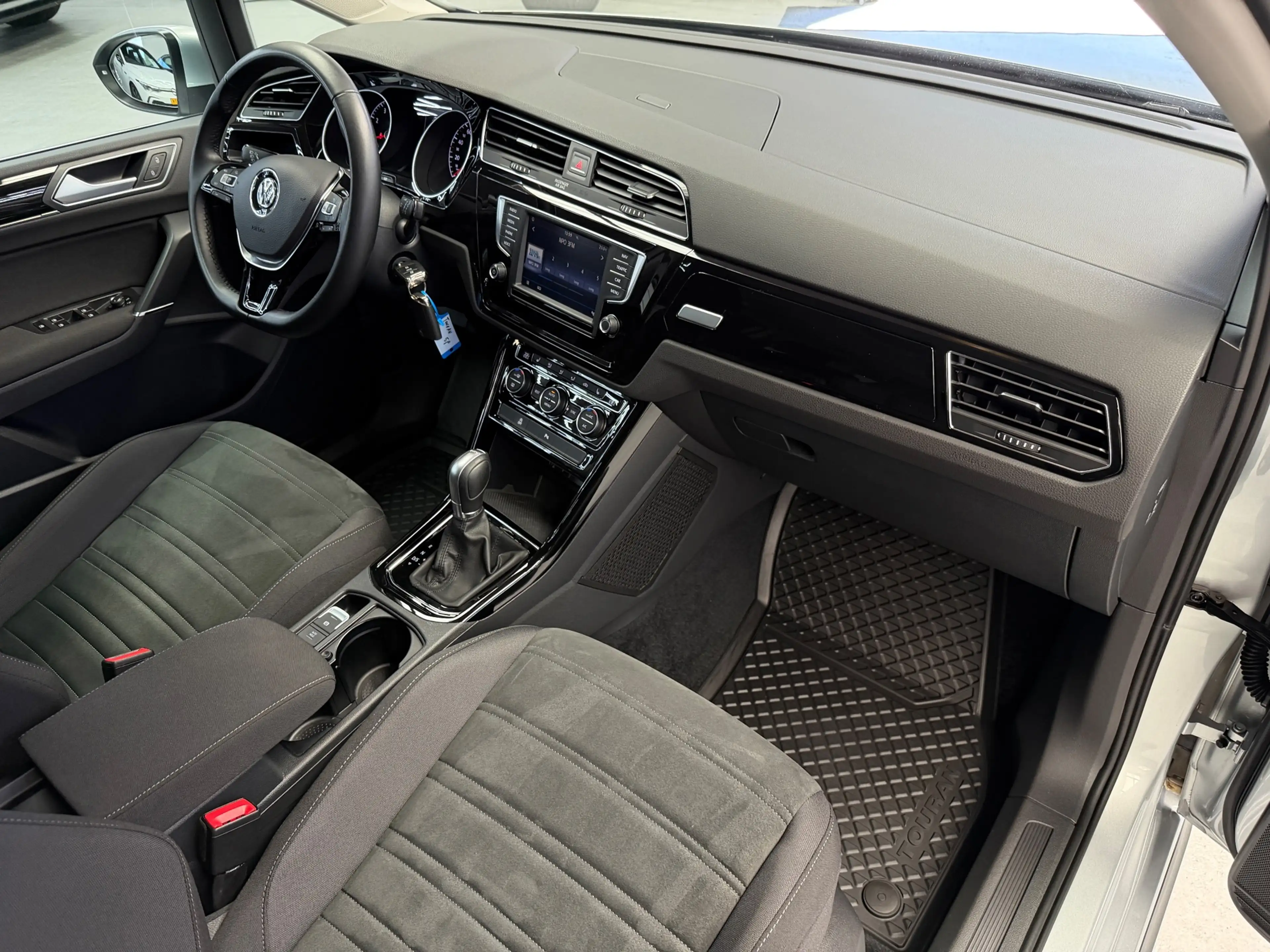 Volkswagen Touran 1.4 TSI R-Line 5p CarPlay Trekhaak — photo 15