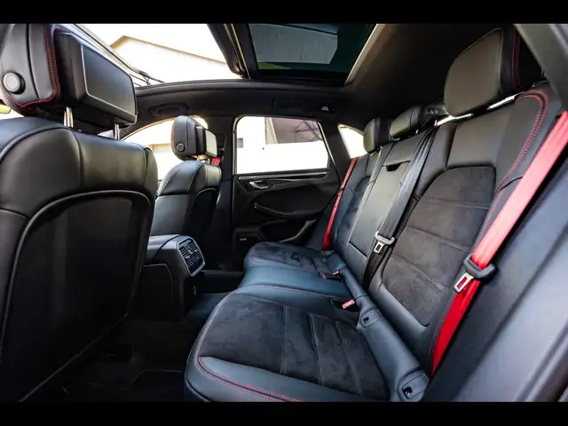 Porsche Macan view 13