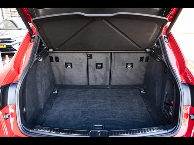 Porsche Macan view 14
