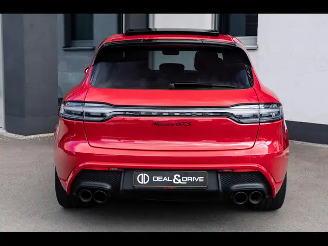 Porsche Macan view 4