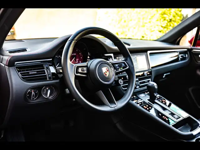Porsche Macan view 10