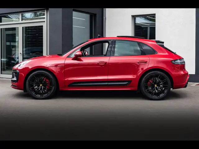 Porsche Macan view 2
