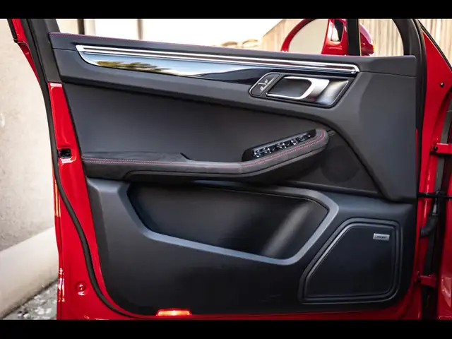Porsche Macan view 9