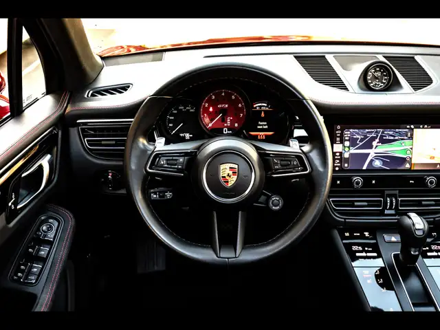Porsche Macan view 12