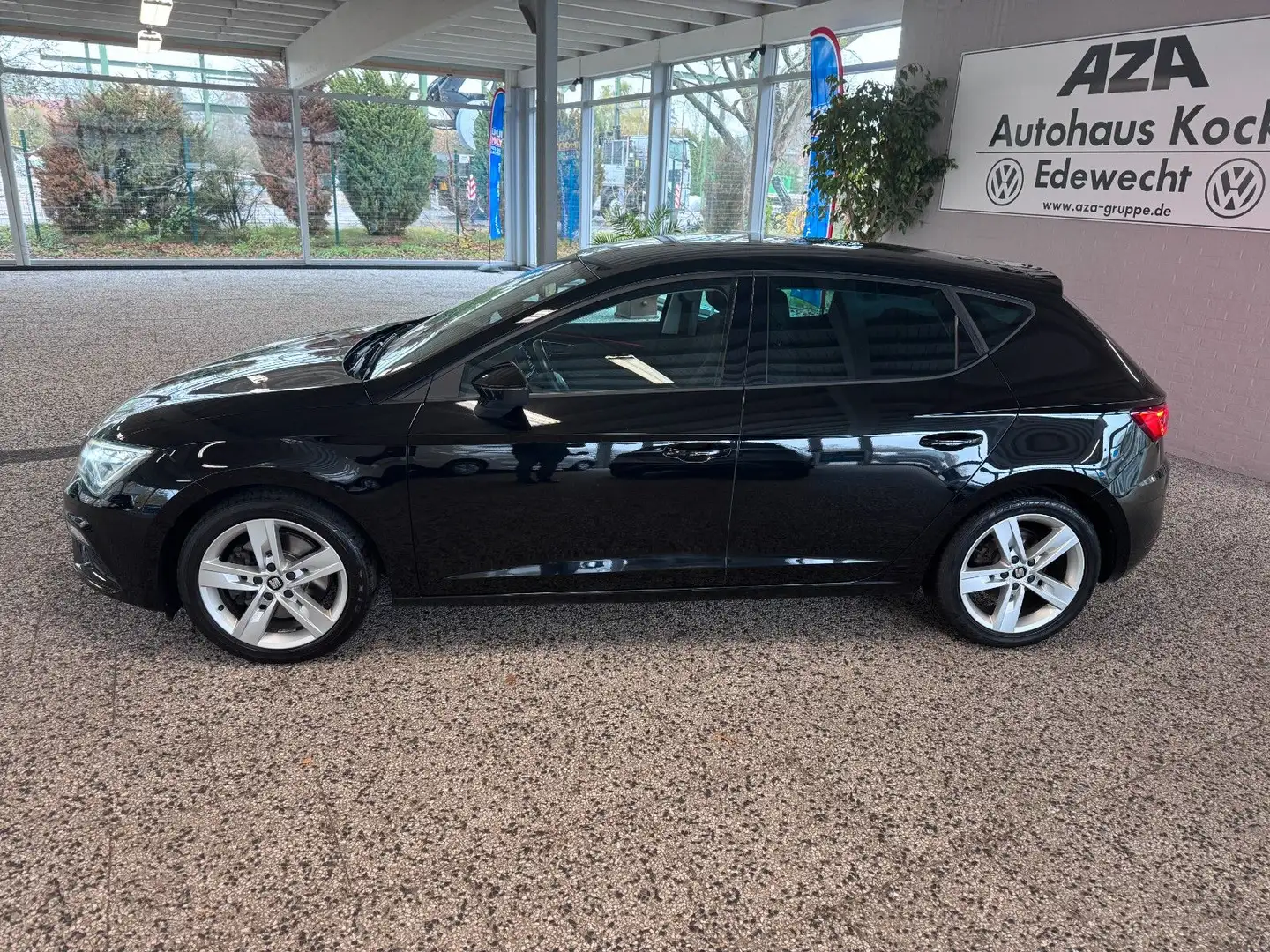 SEAT Leon 1,8 TSI DSG FR Schwarz - 2