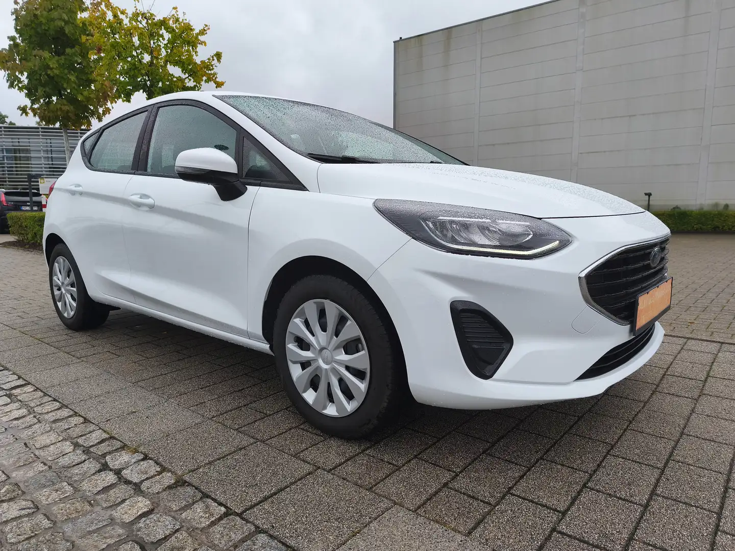 Ford Fiesta 1.1 S Klimaanlage/Sitzhg+Lenkrad+Frontscheibehzg Weiß - 1
