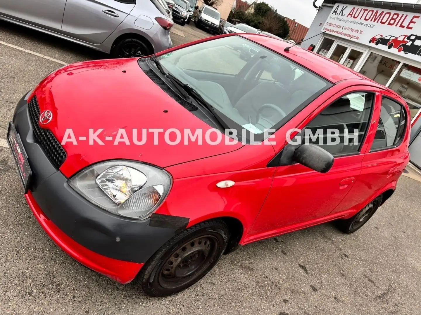 Toyota Yaris 1.0 linea sol 4/5-TRG*1-HAND* Rot - 2