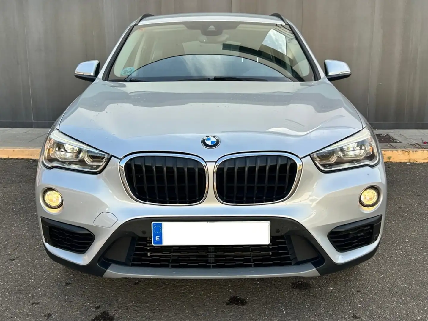 BMW X1 sDrive 18dA Business Argent - 2