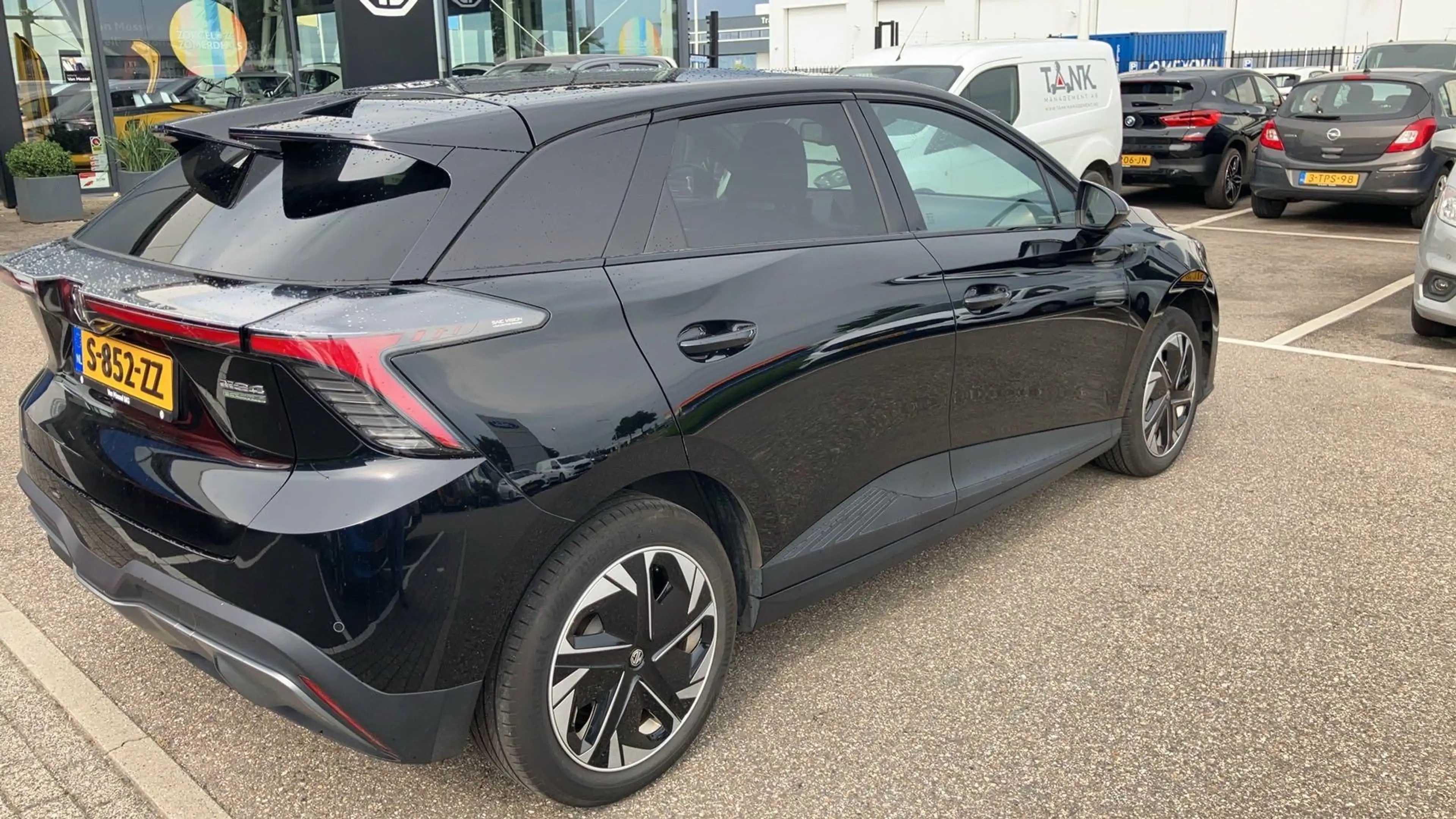 MG MG4 Electric Luxury 64 kWh | Navi | Led Koplampen | 36 — photo 4