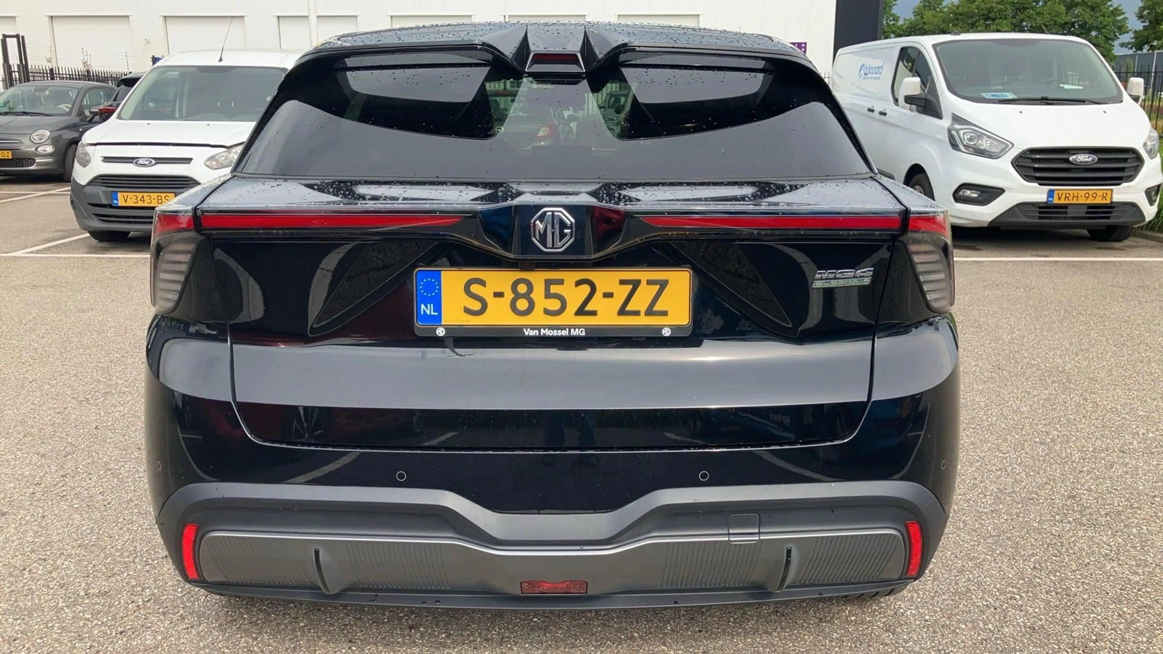 MG MG4 Electric Luxury 64 kWh | Navi | Led Koplampen | 36 — photo 3
