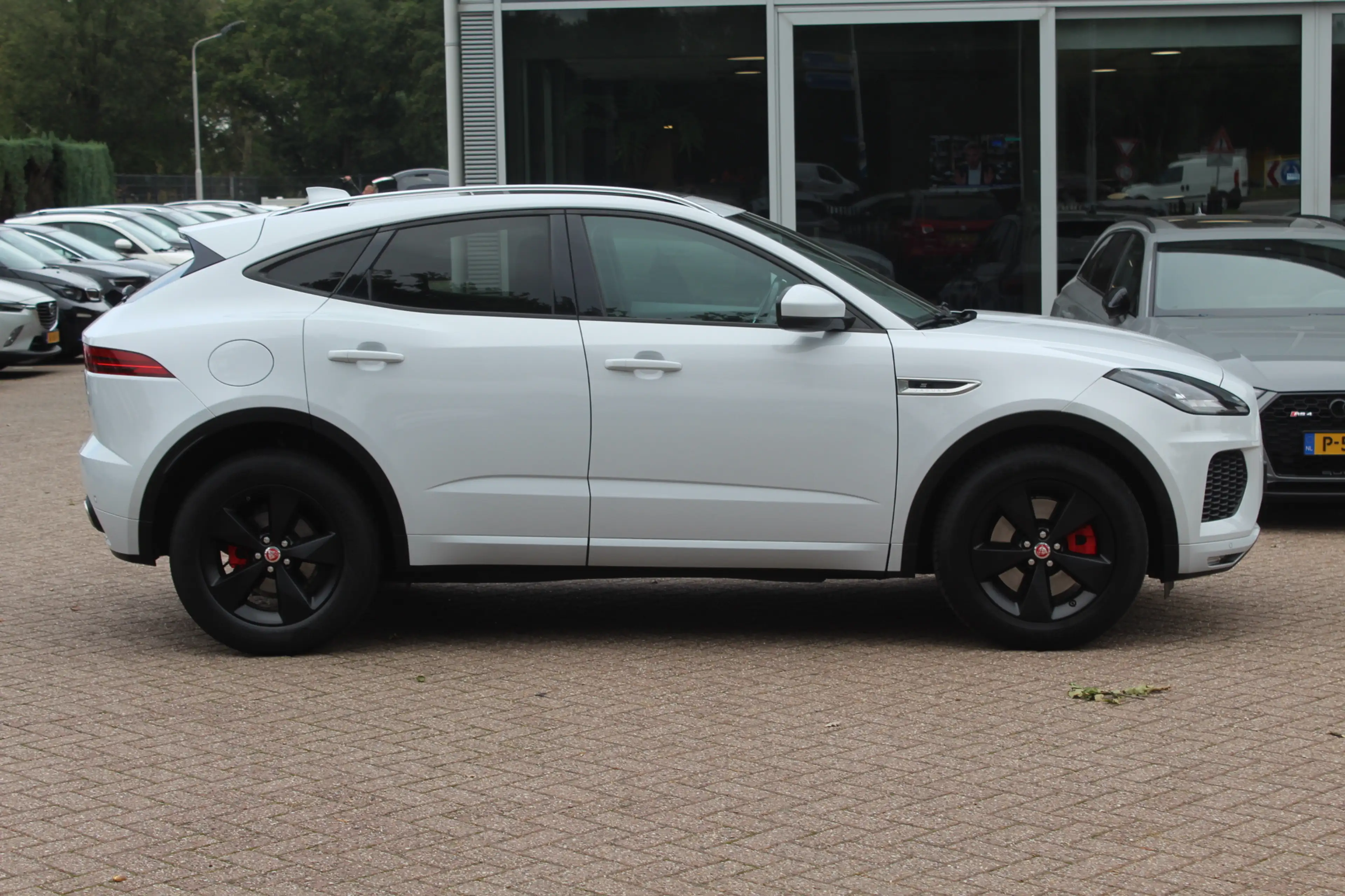 Jaguar E-Pace 2.0 P250 AWD SE / Panoramadak / Camera / Head-up / — photo 5