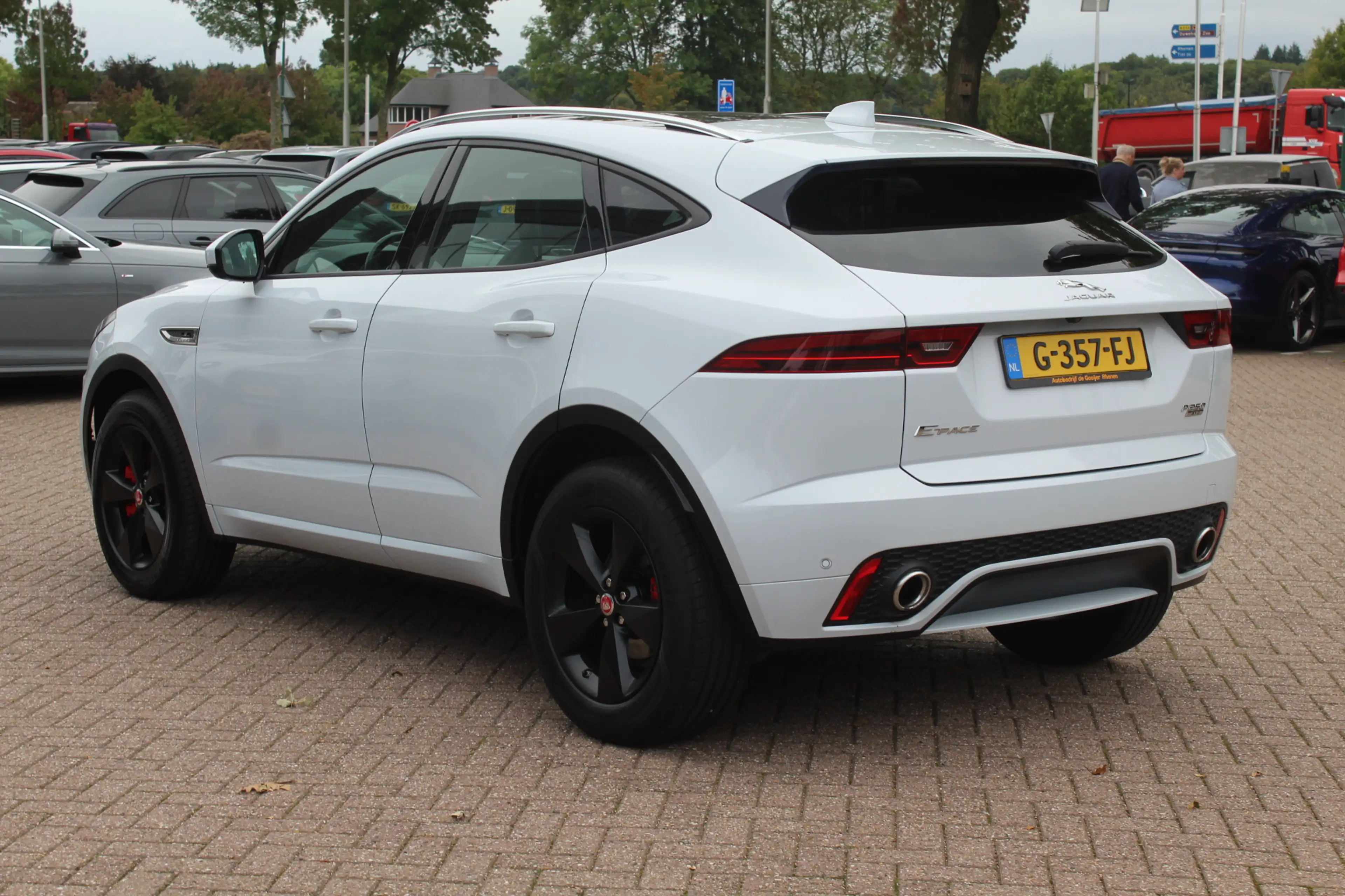 Jaguar E-Pace 2.0 P250 AWD SE / Panoramadak / Camera / Head-up / — photo 3